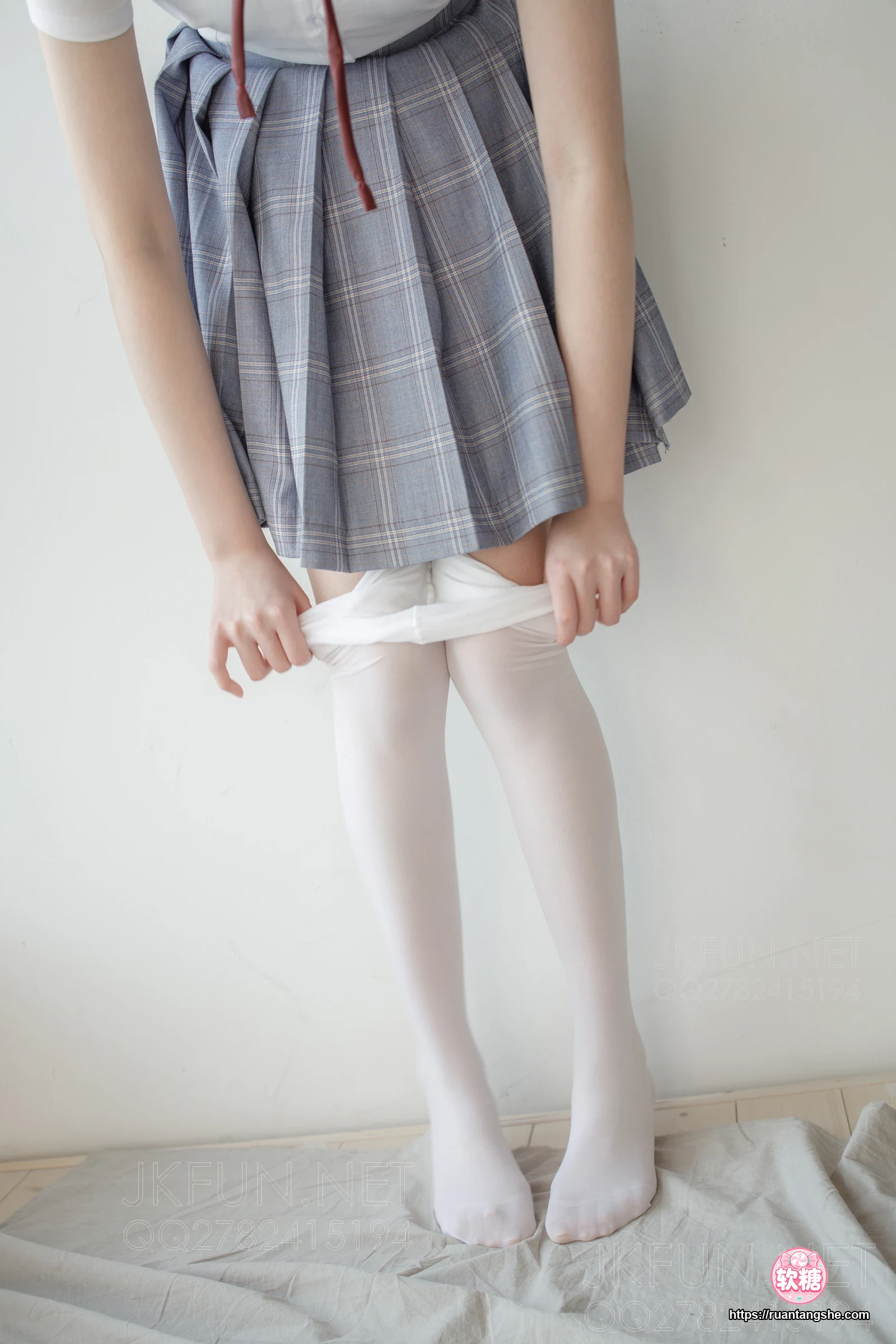 森萝财团 JKFUN-002 《踩蛋糕》 Aika