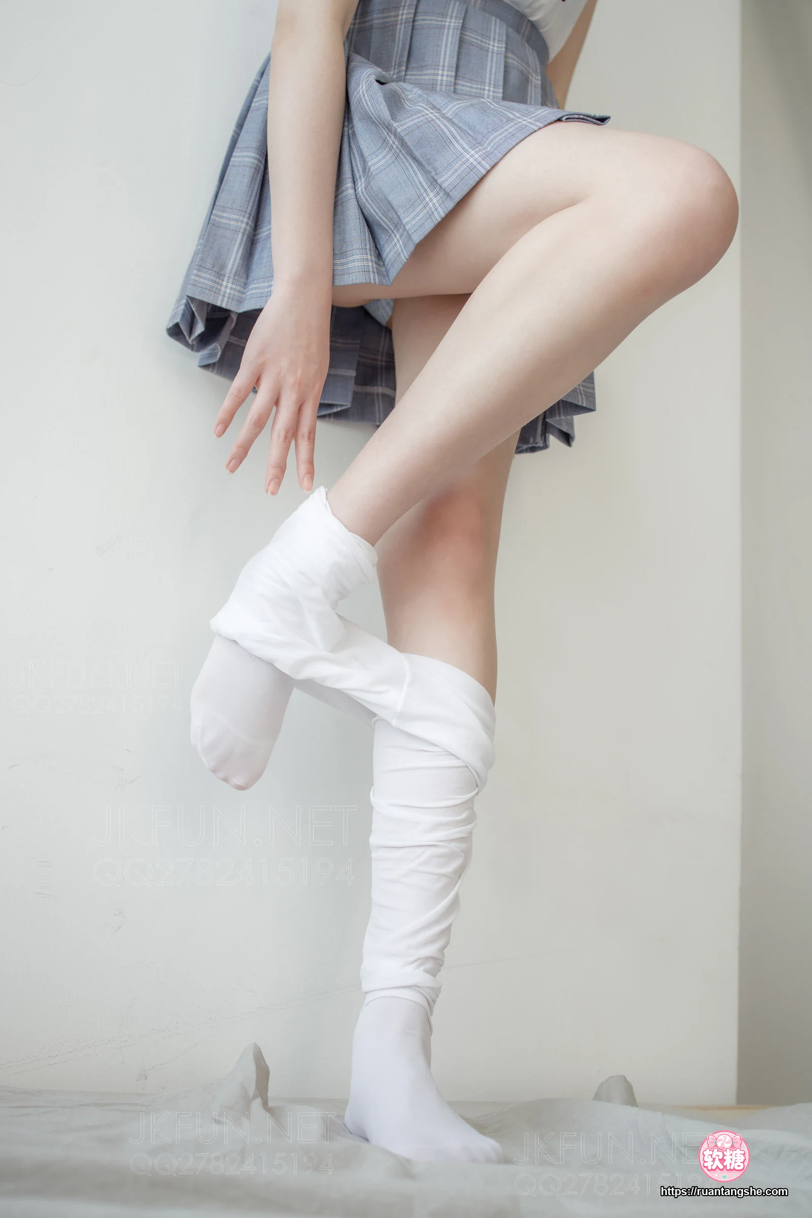 森萝财团 JKFUN-002 《踩蛋糕》 Aika