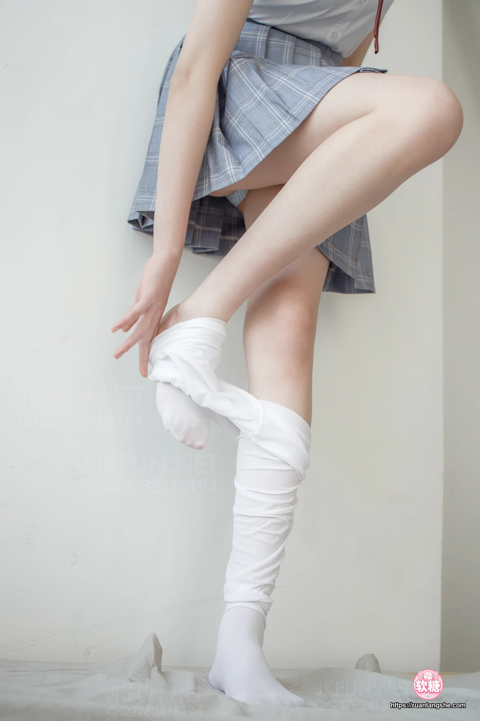 森萝财团 JKFUN-002 《踩蛋糕》 Aika