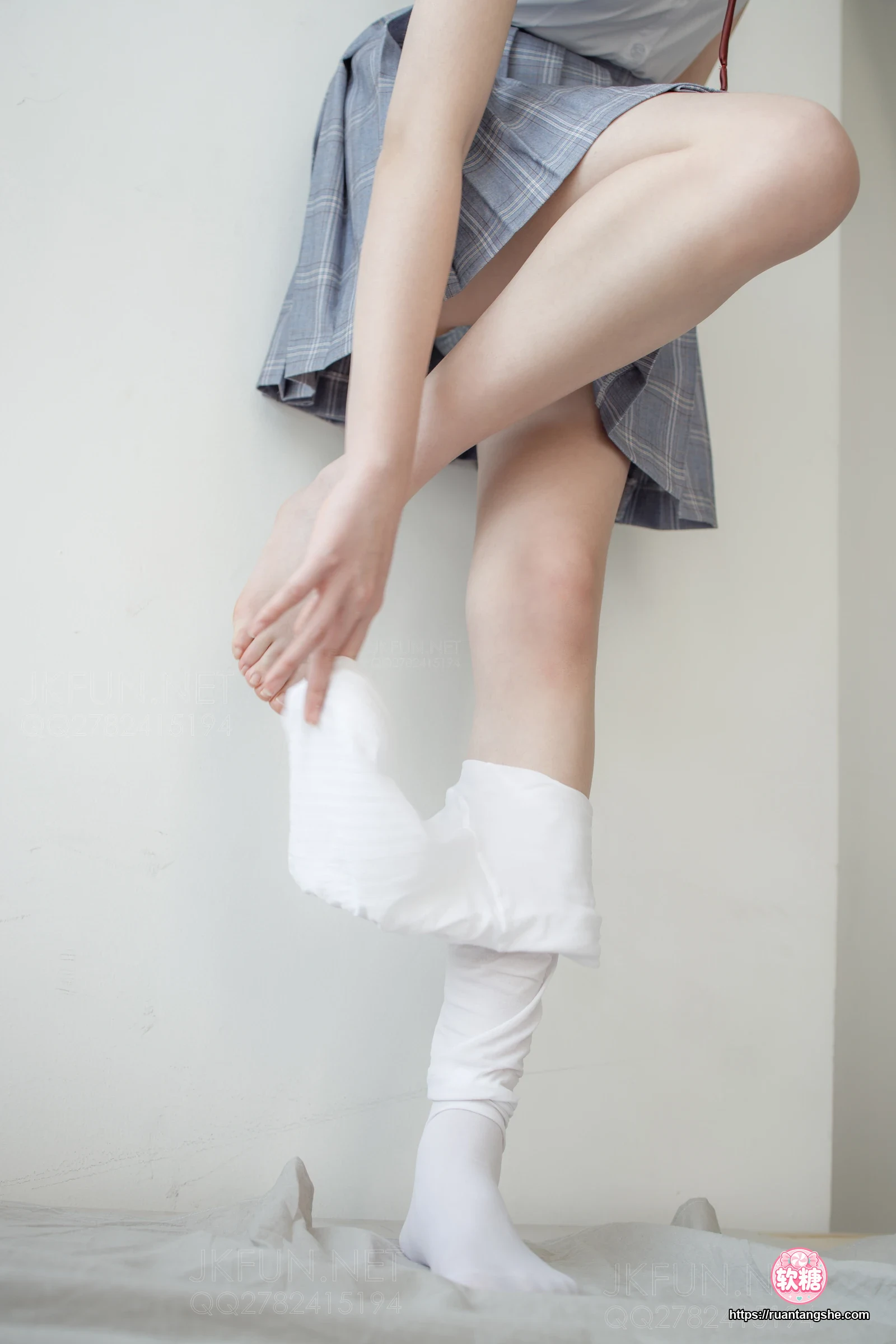 森萝财团 JKFUN-002 《踩蛋糕》 Aika