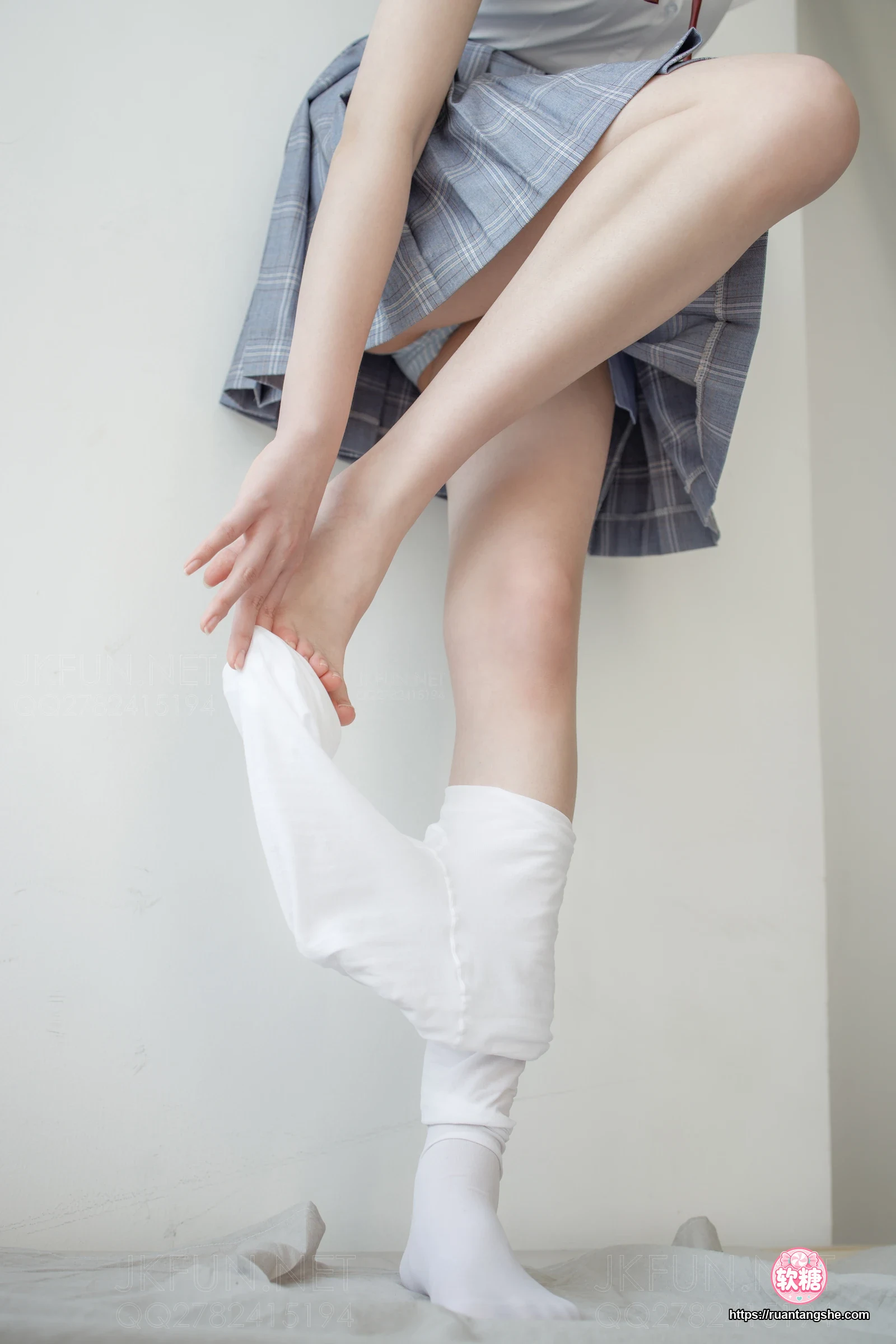 森萝财团 JKFUN-002 《踩蛋糕》 Aika