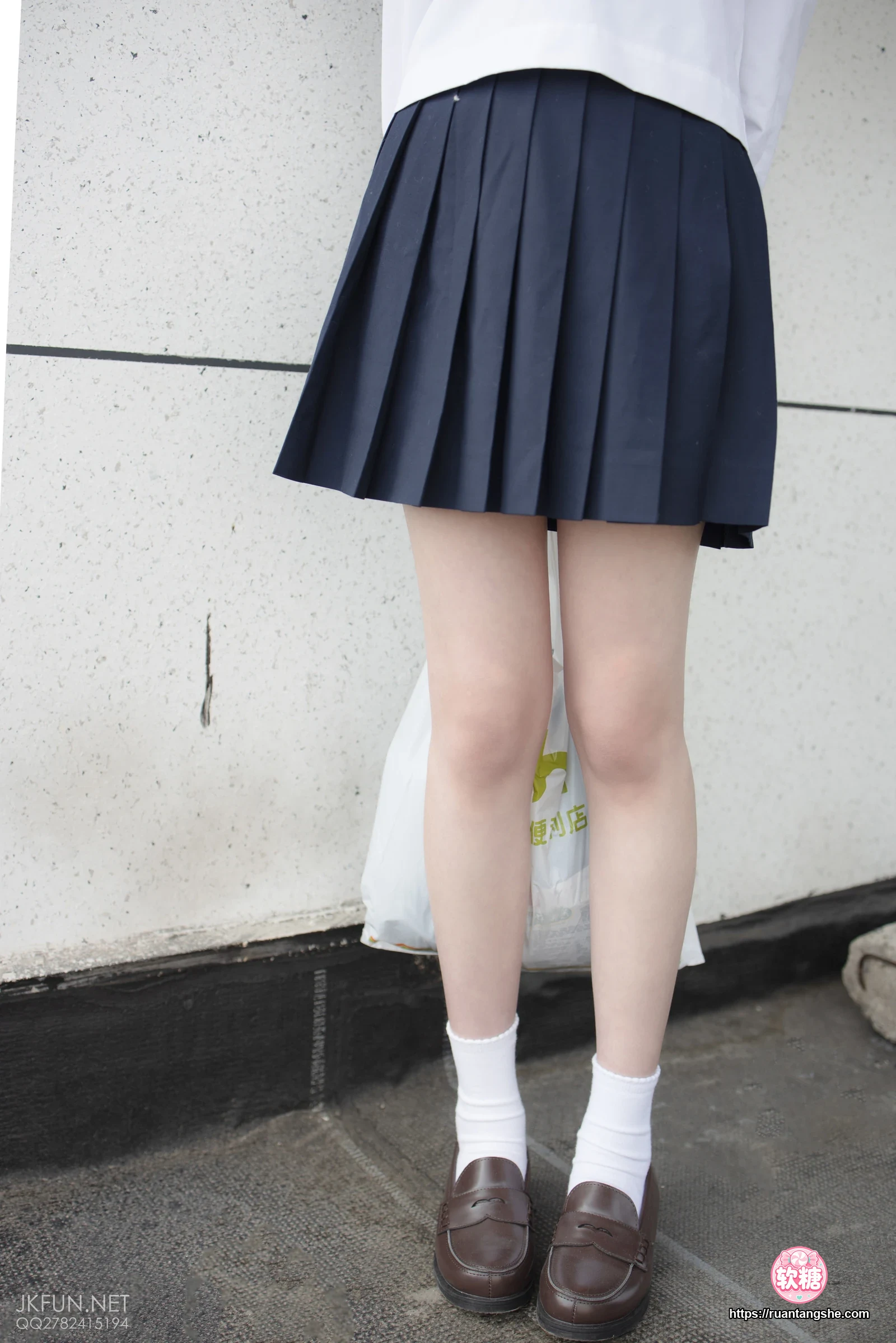 森萝财团 JKFUN-002 《踩蛋糕》 Aika