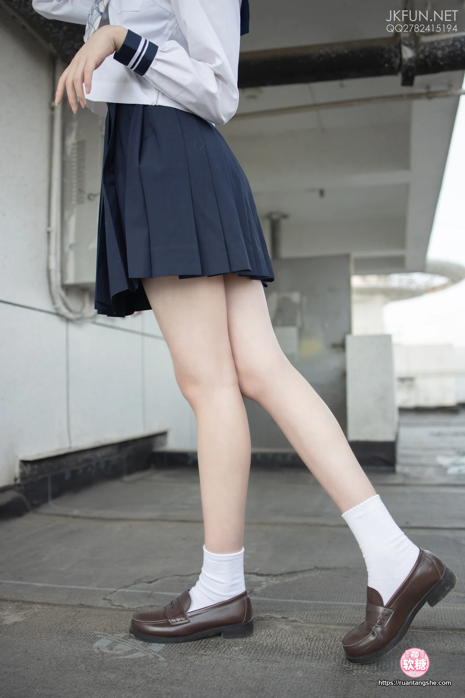 森萝财团 JKFUN-002 《踩蛋糕》 Aika