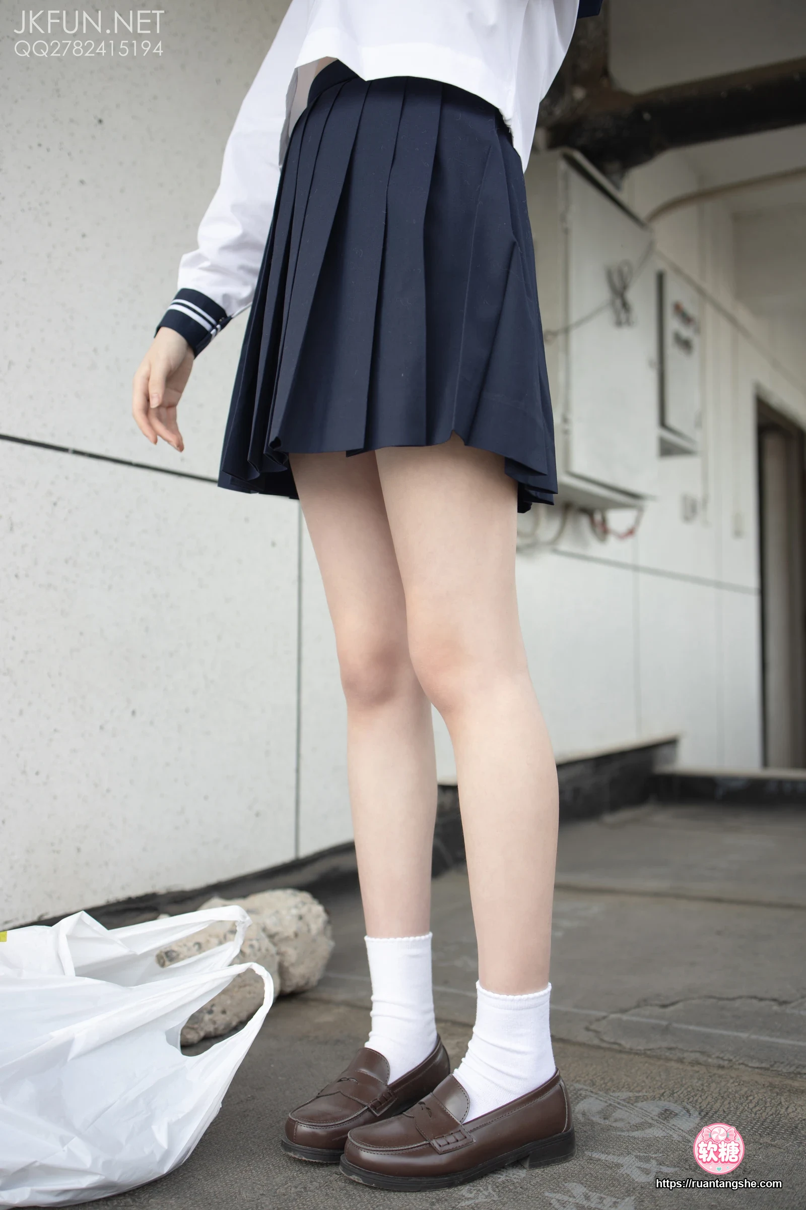 森萝财团 JKFUN-002 《踩蛋糕》 Aika
