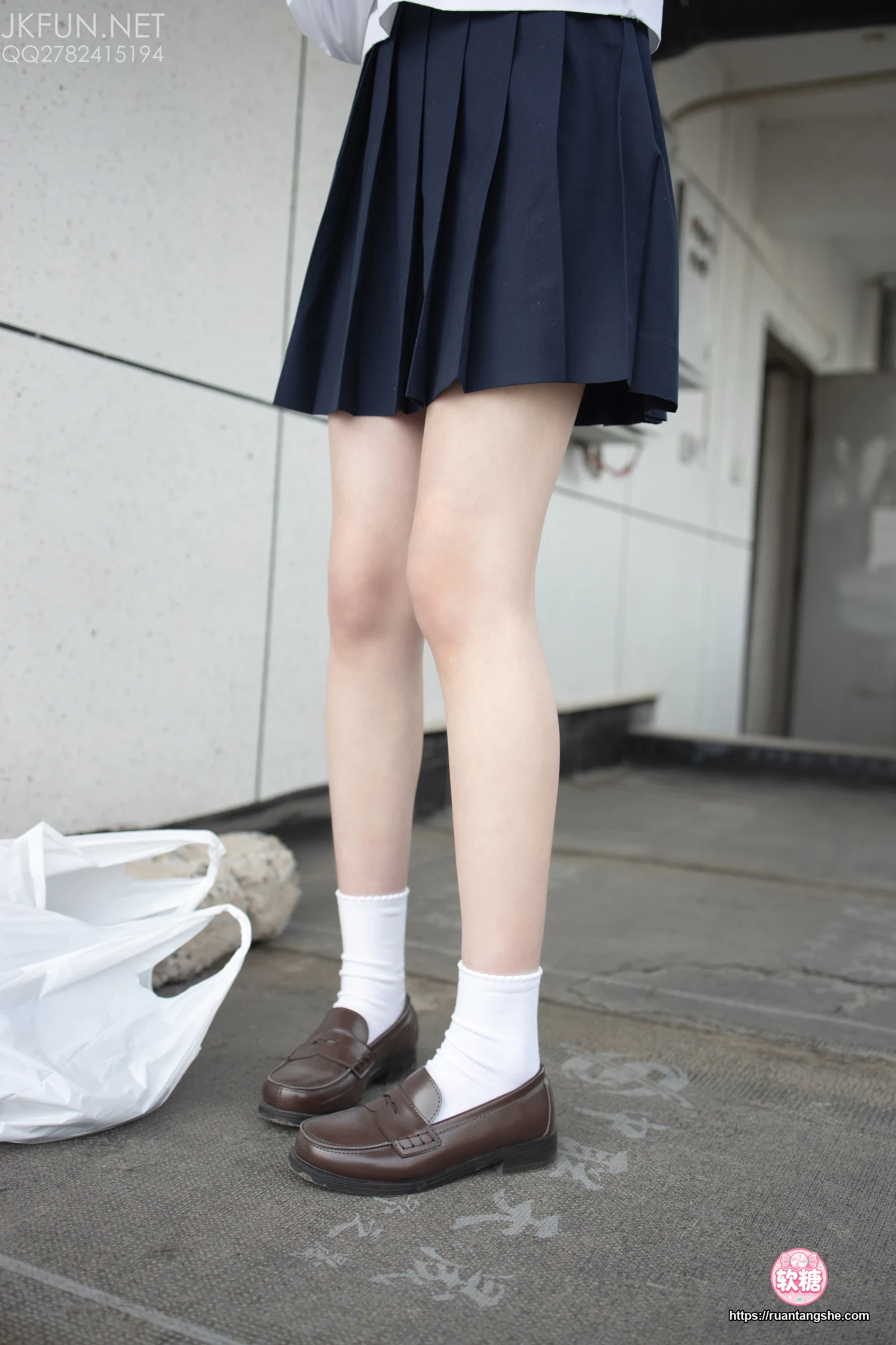 森萝财团 JKFUN-002 《踩蛋糕》 Aika