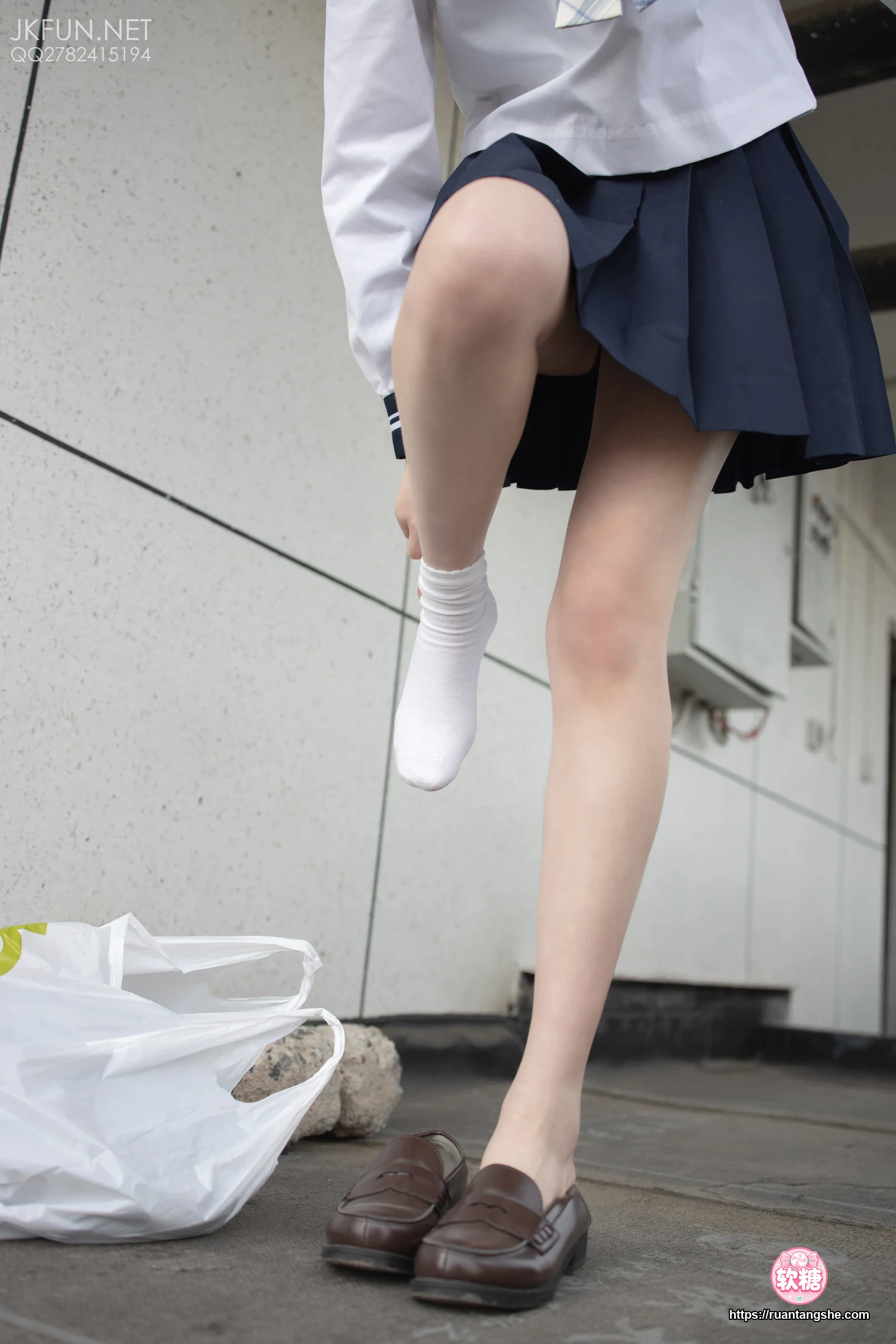 森萝财团 JKFUN-002 《踩蛋糕》 Aika