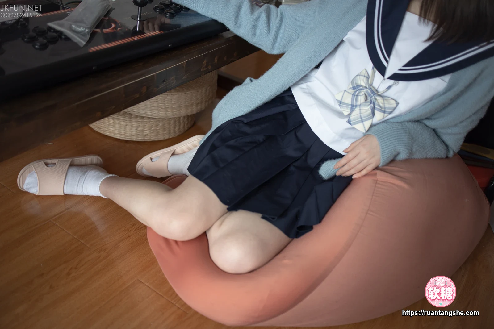 森萝财团 JKFUN-002 《踩蛋糕》 Aika