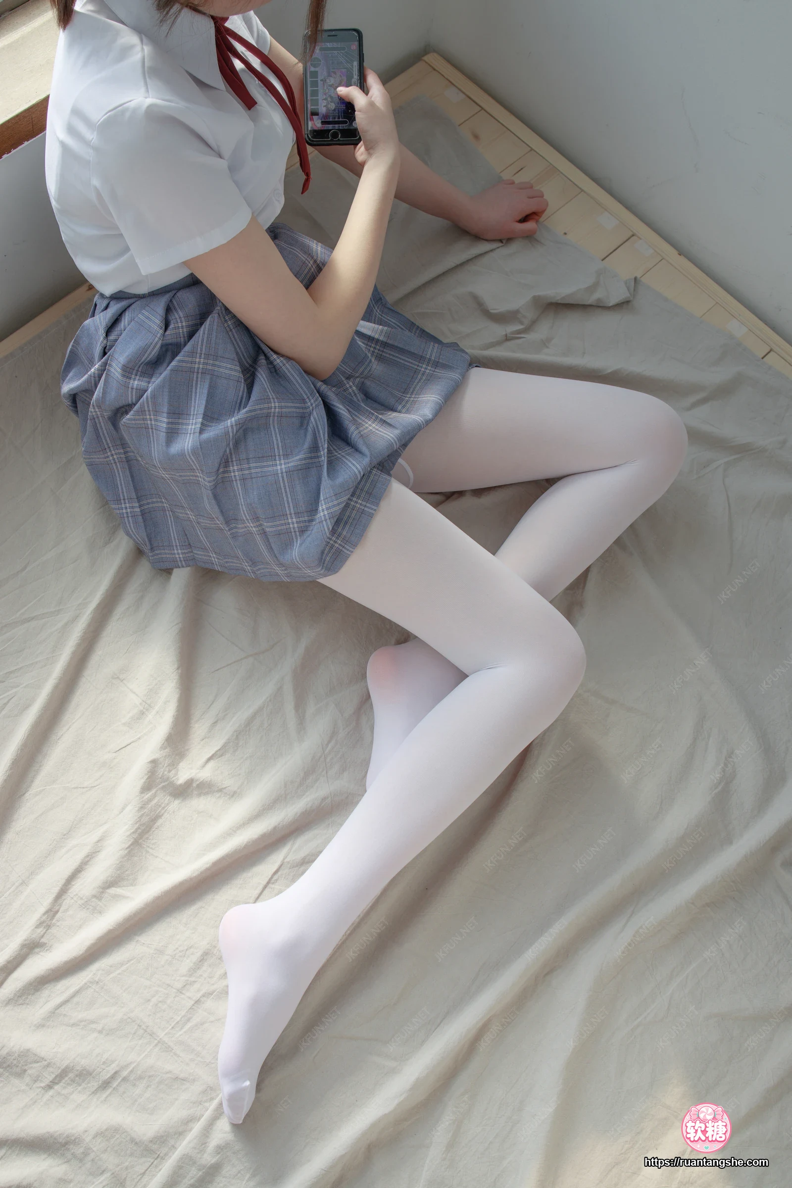 森萝财团 JKFUN-002 《踩蛋糕》 Aika