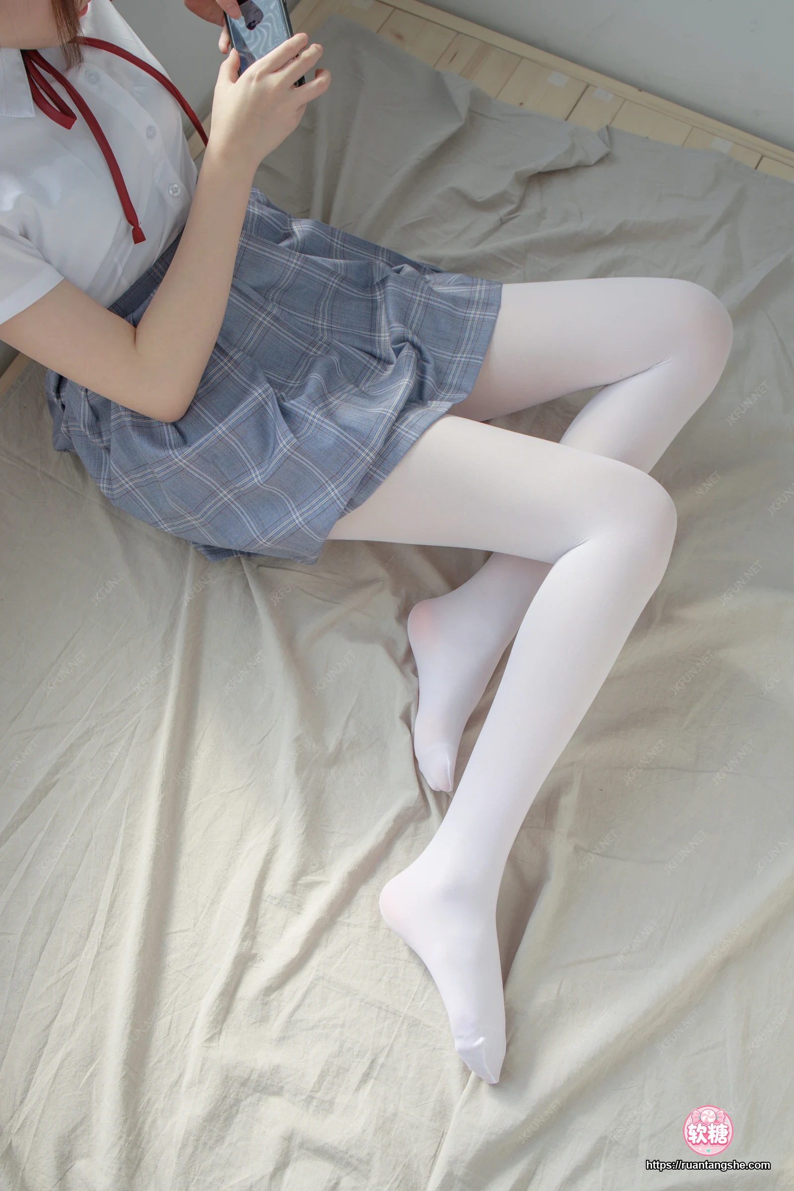 森萝财团 JKFUN-002 《踩蛋糕》 Aika