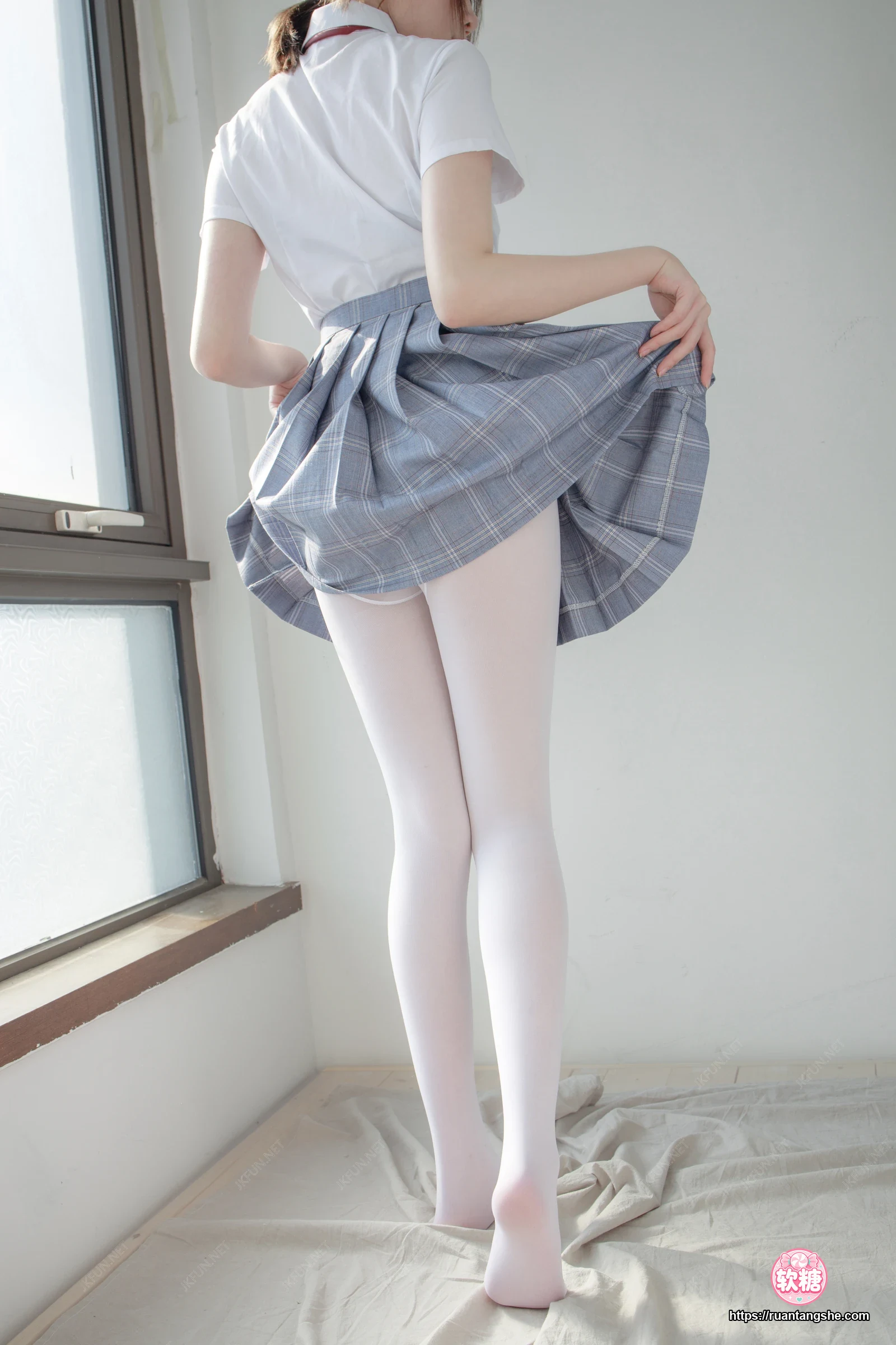 森萝财团 JKFUN-002 《踩蛋糕》 Aika