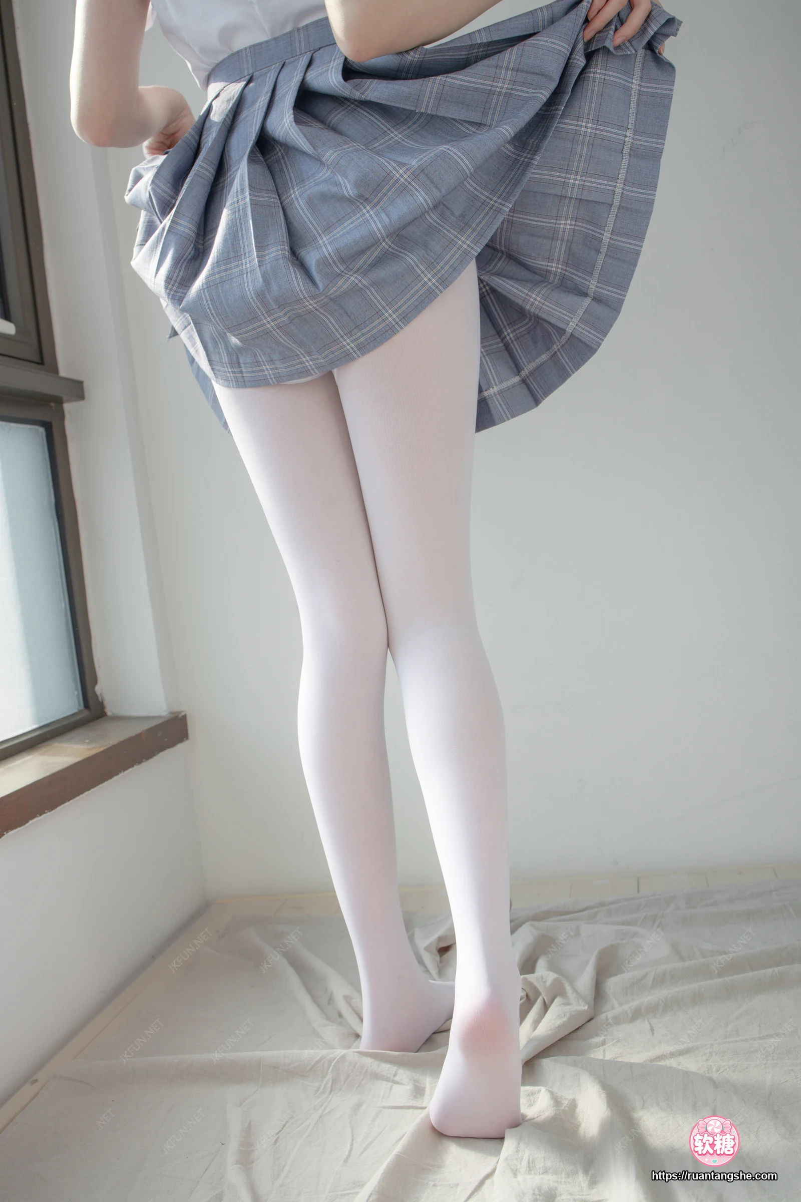 森萝财团 JKFUN-002 《踩蛋糕》 Aika