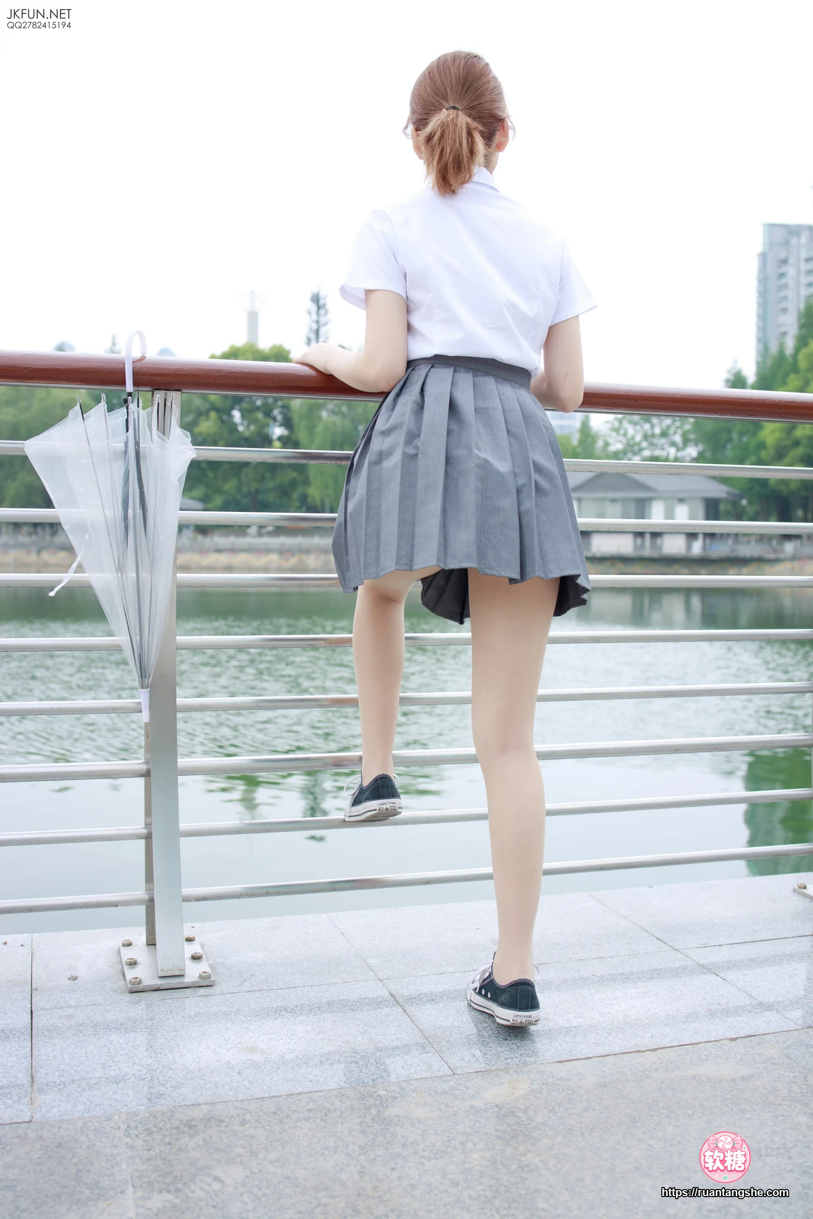 森萝财团 JKFUN-005 10D肉丝 踩物 卉子