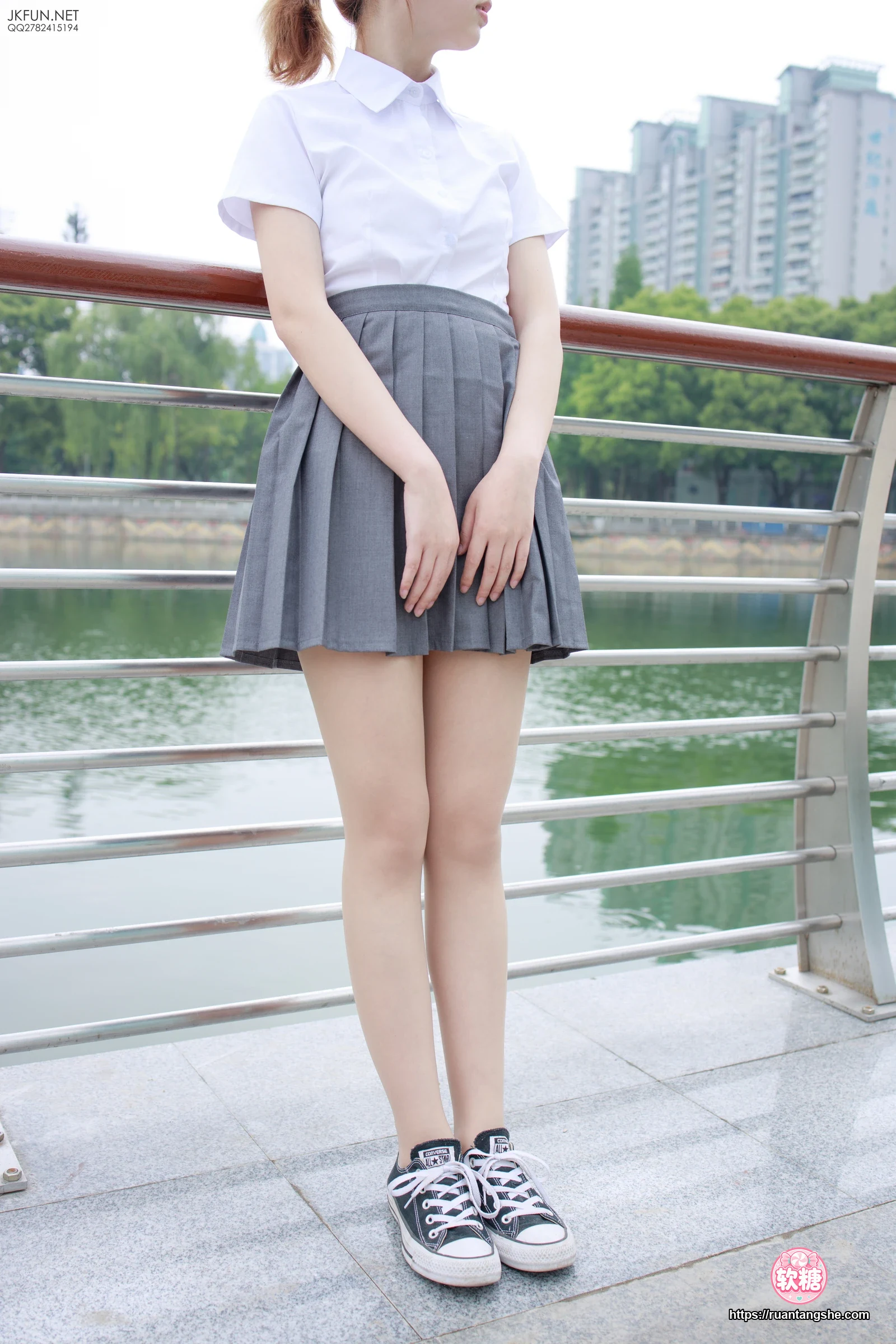 森萝财团 JKFUN-005 10D肉丝 踩物 卉子