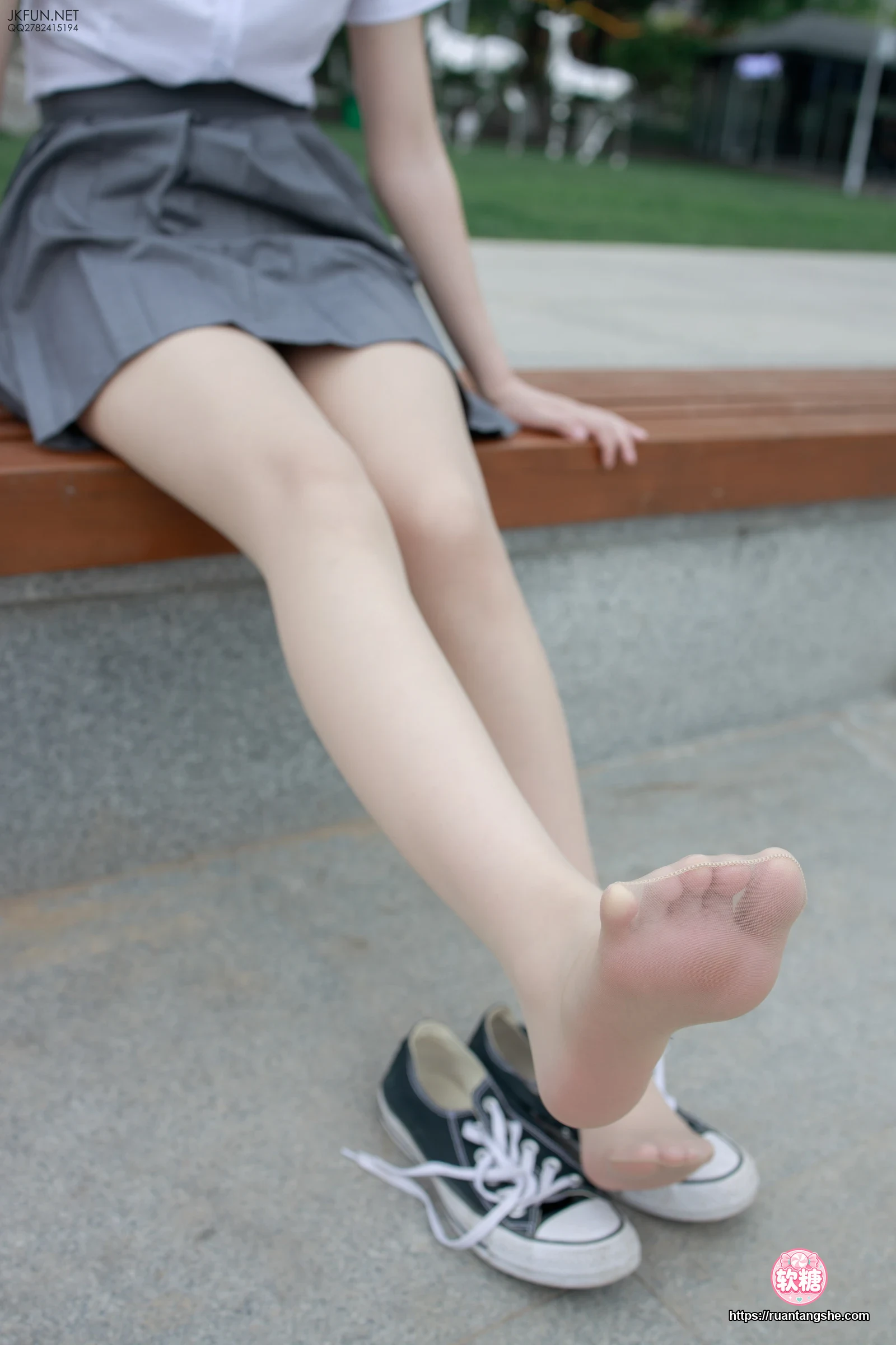 森萝财团 JKFUN-005 10D肉丝 踩物 卉子