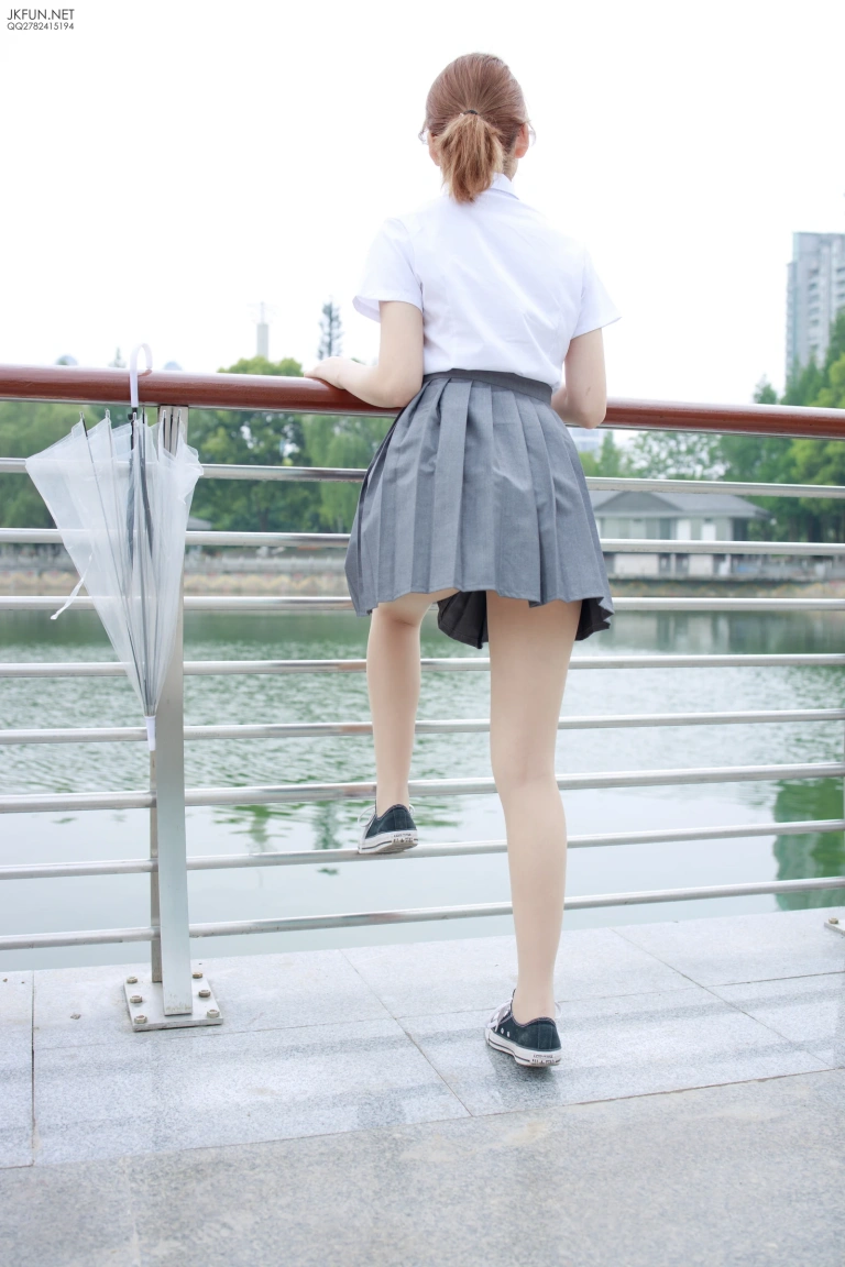 森萝财团《JKFUN-005 10D肉丝 踩物 卉子》写真图集 116P+1V｜在线预览与图包下载