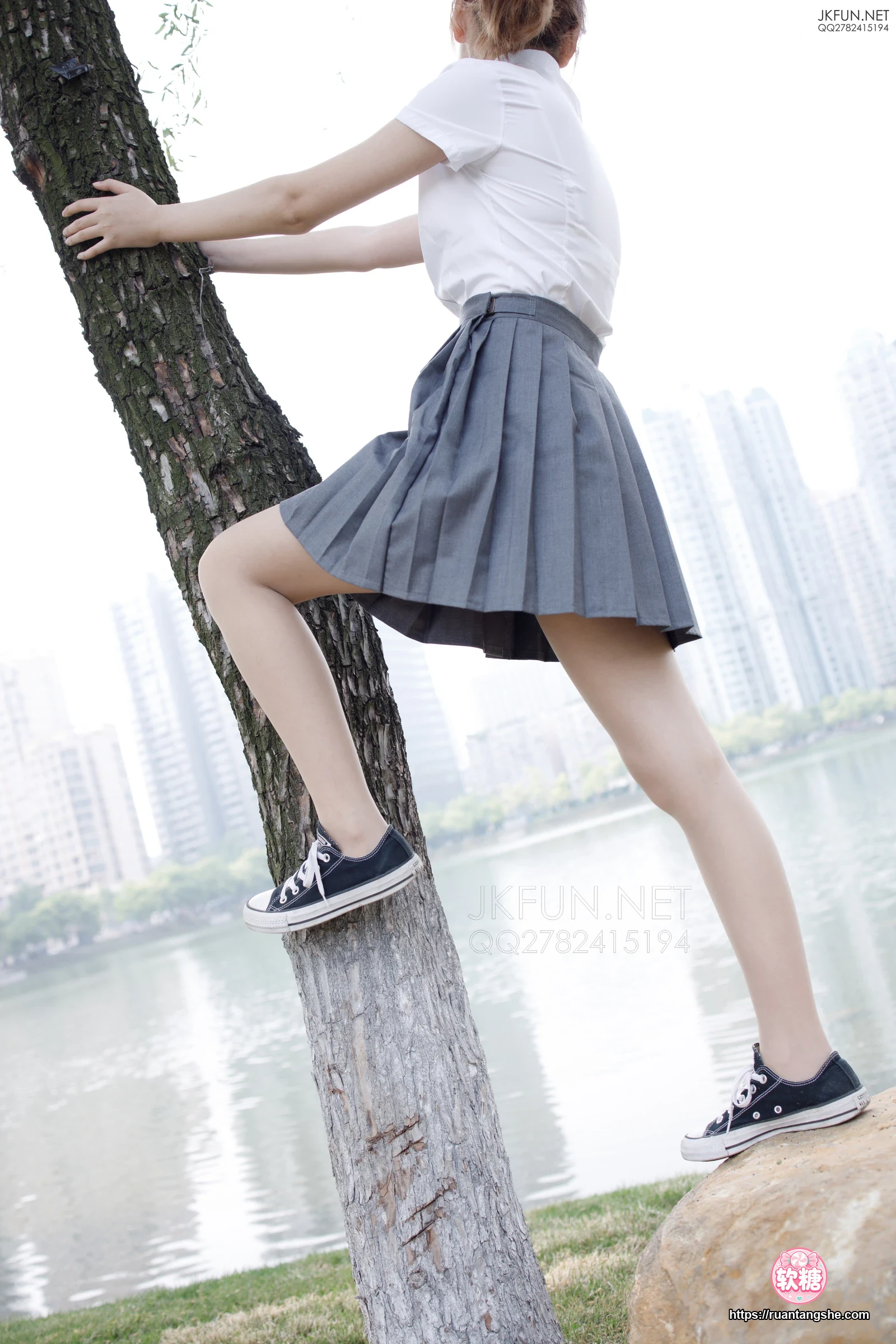森萝财团 JKFUN-005 10D肉丝 踩物 卉子