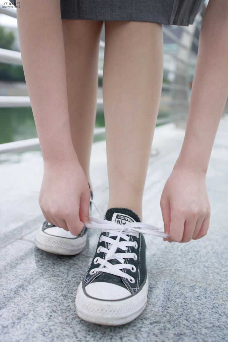 森萝财团《JKFUN-005 10D肉丝 踩物 卉子》写真图集 116P+1V｜在线预览与图包下载