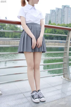 森萝财团《JKFUN-005 10D肉丝 踩物 卉子》写真图集 116P+1V｜在线预览与图包下载