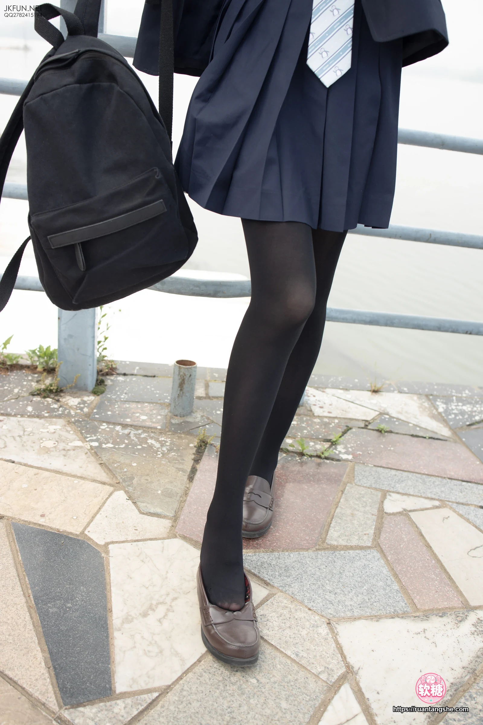 森萝财团 JKFUN-006 80D黑丝 户外水边 Aika