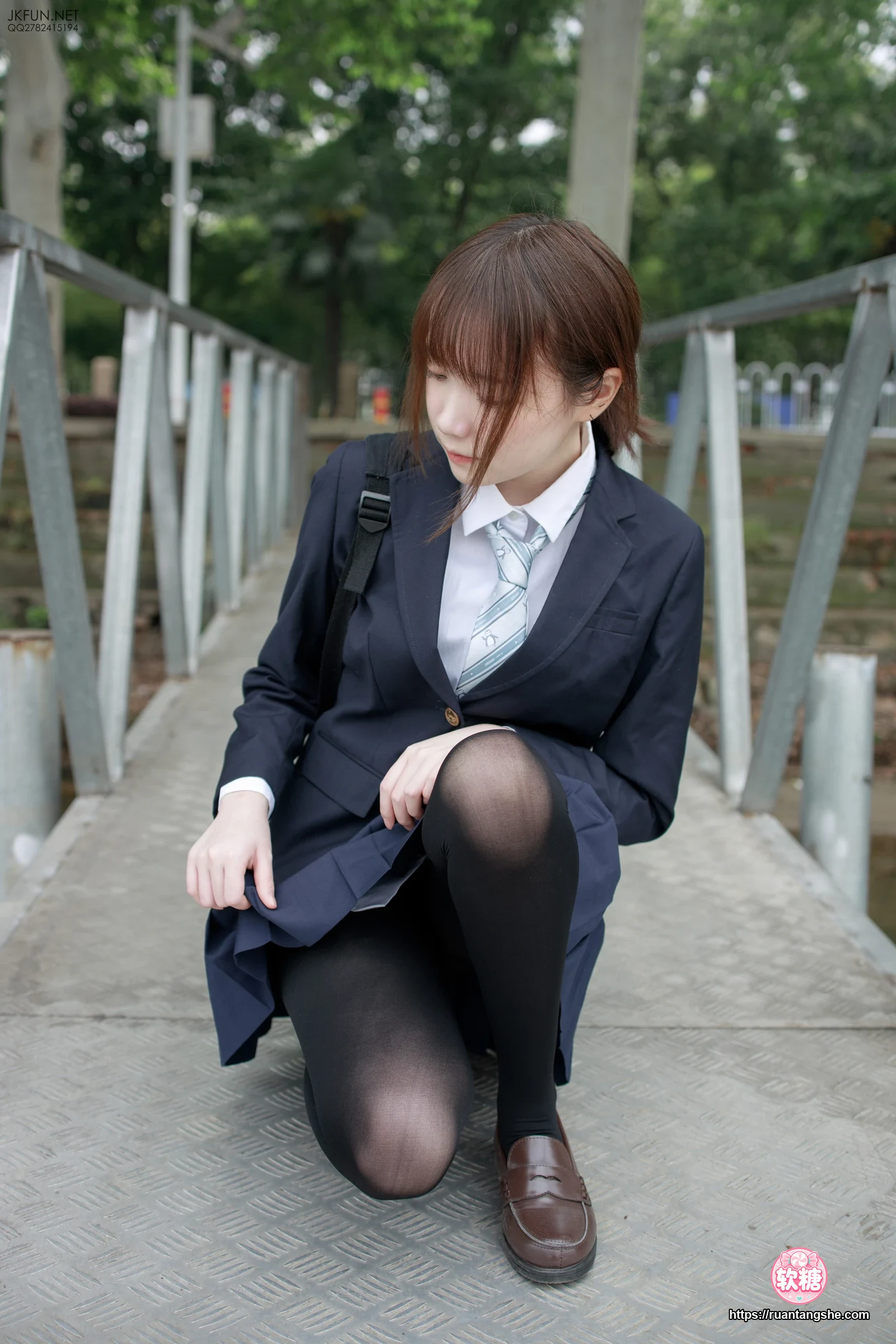 森萝财团 JKFUN-006 80D黑丝 户外水边 Aika