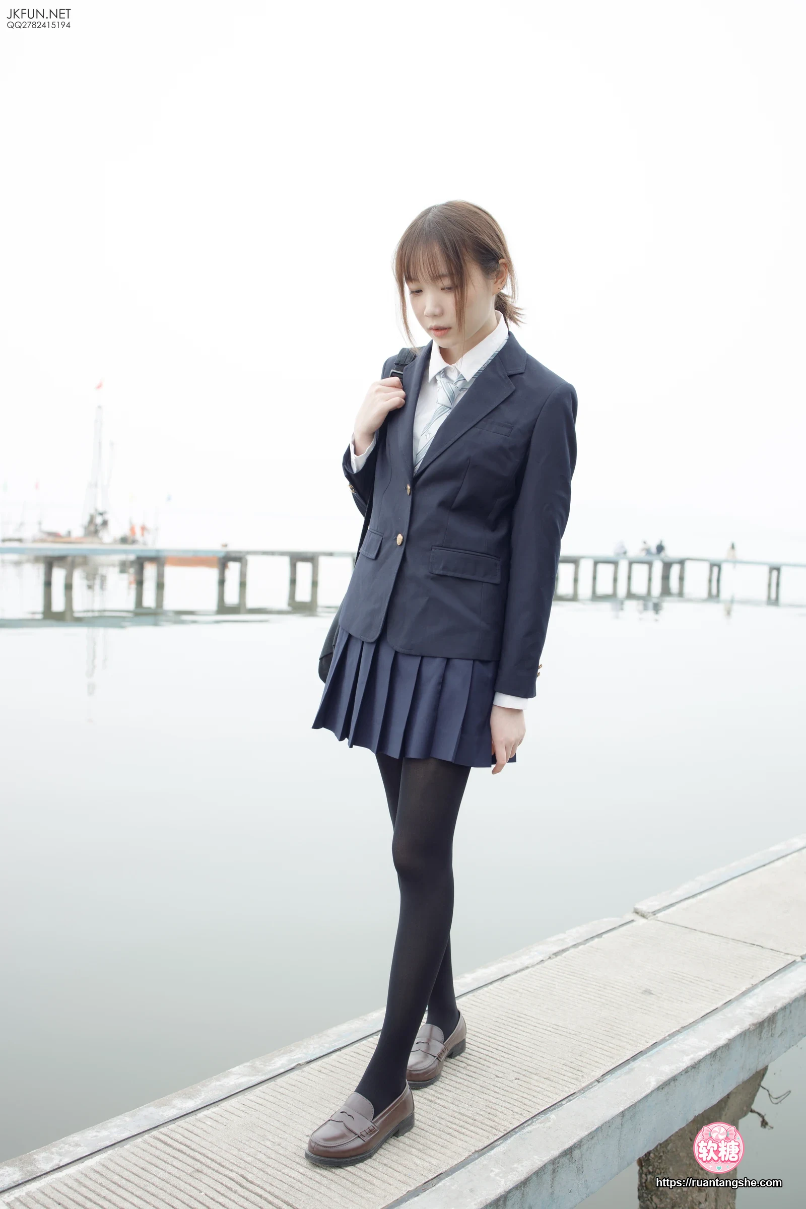 森萝财团 JKFUN-006 80D黑丝 户外水边 Aika