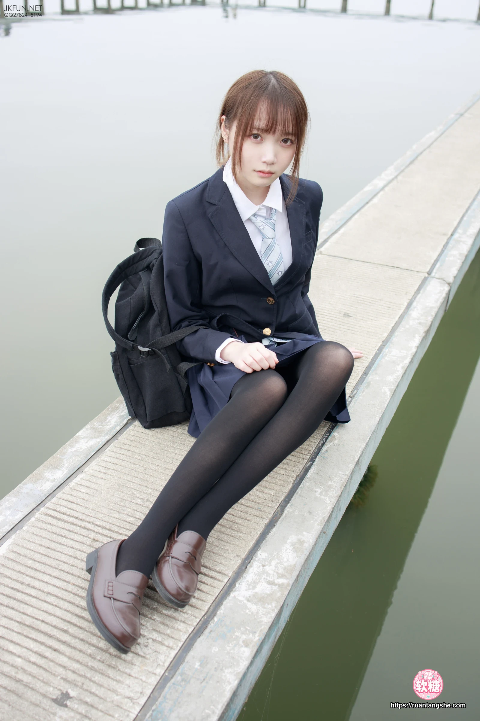森萝财团 JKFUN-006 80D黑丝 户外水边 Aika