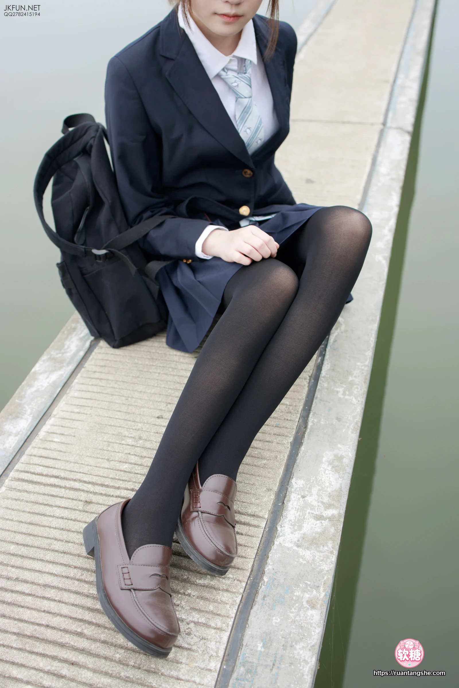 森萝财团 JKFUN-006 80D黑丝 户外水边 Aika