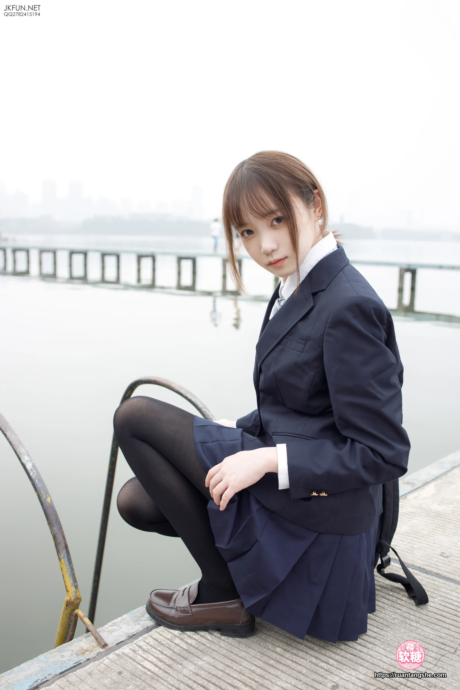 森萝财团 JKFUN-006 80D黑丝 户外水边 Aika