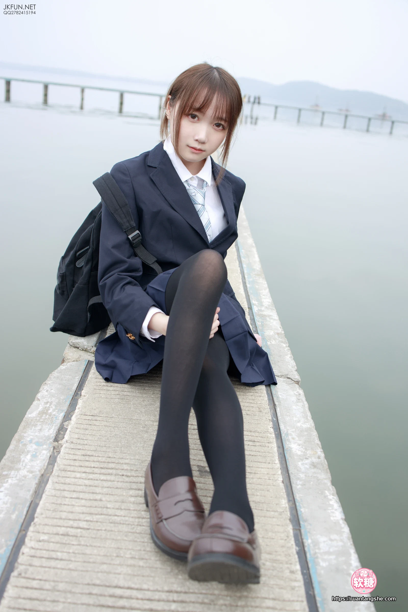 森萝财团 JKFUN-006 80D黑丝 户外水边 Aika