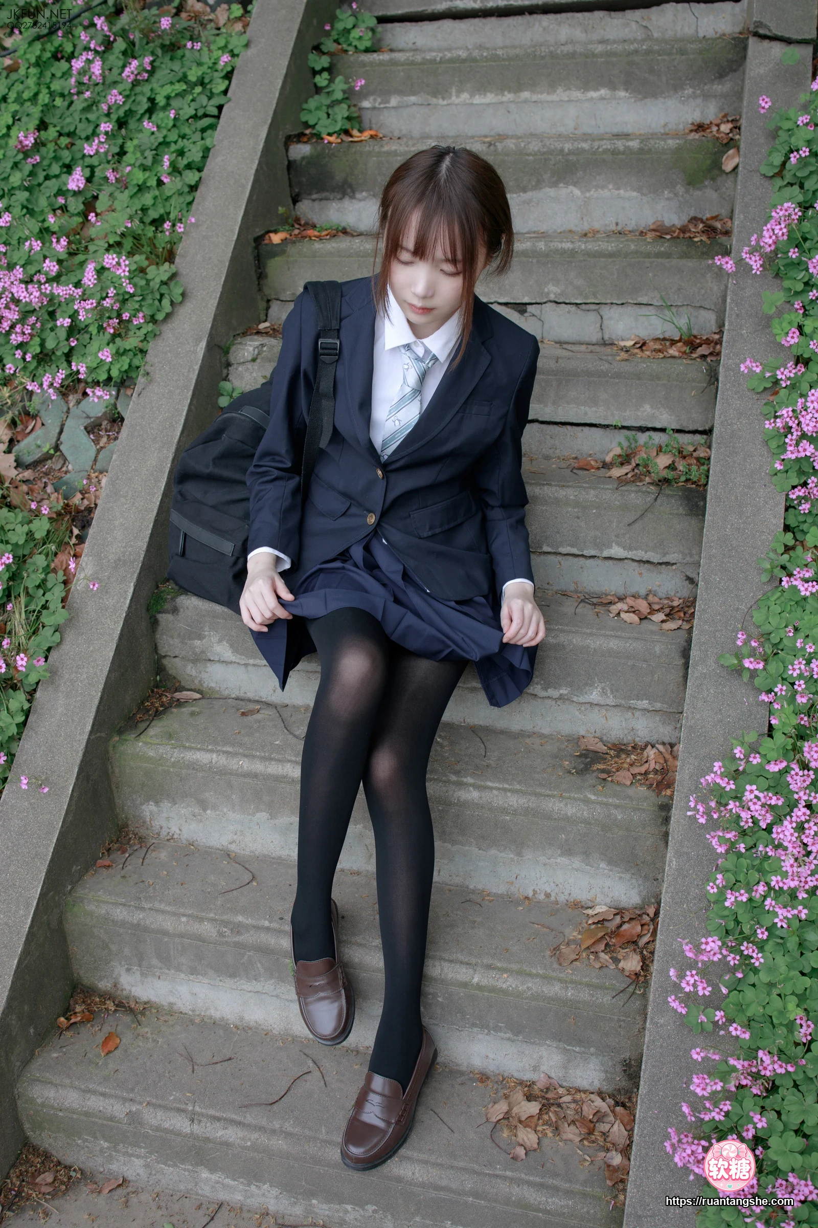 森萝财团 JKFUN-006 80D黑丝 户外水边 Aika