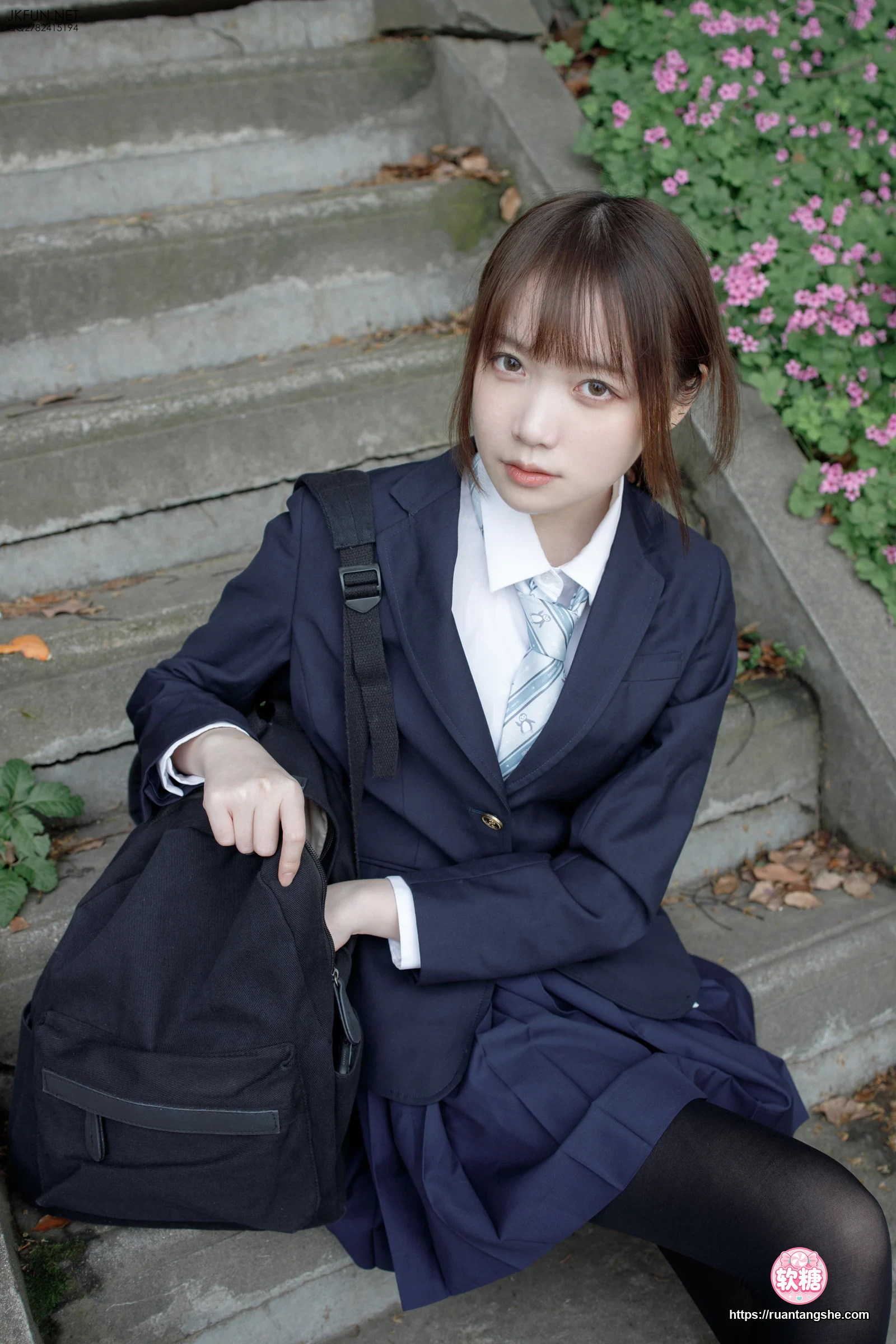 森萝财团 JKFUN-006 80D黑丝 户外水边 Aika