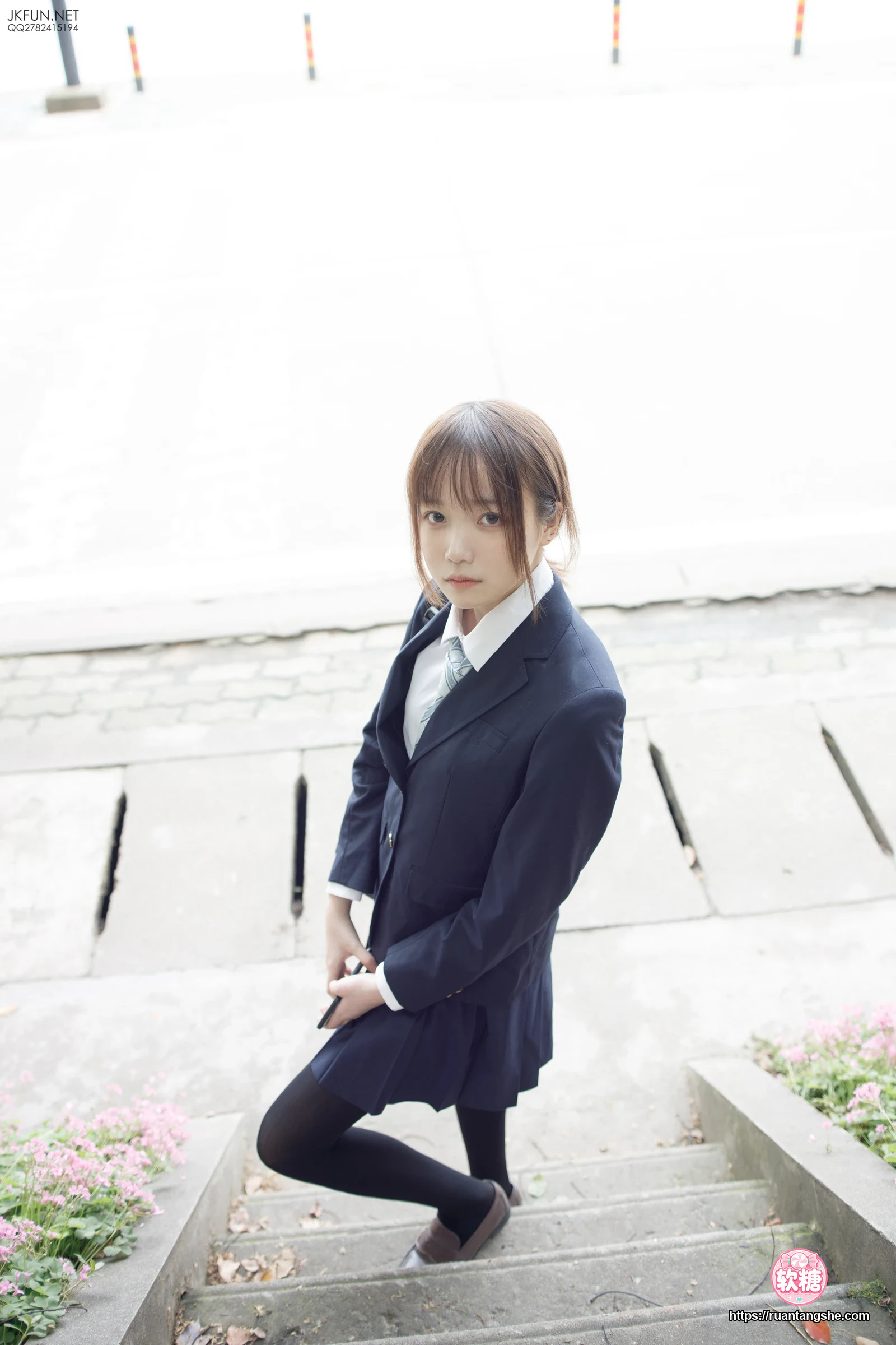 森萝财团 JKFUN-006 80D黑丝 户外水边 Aika