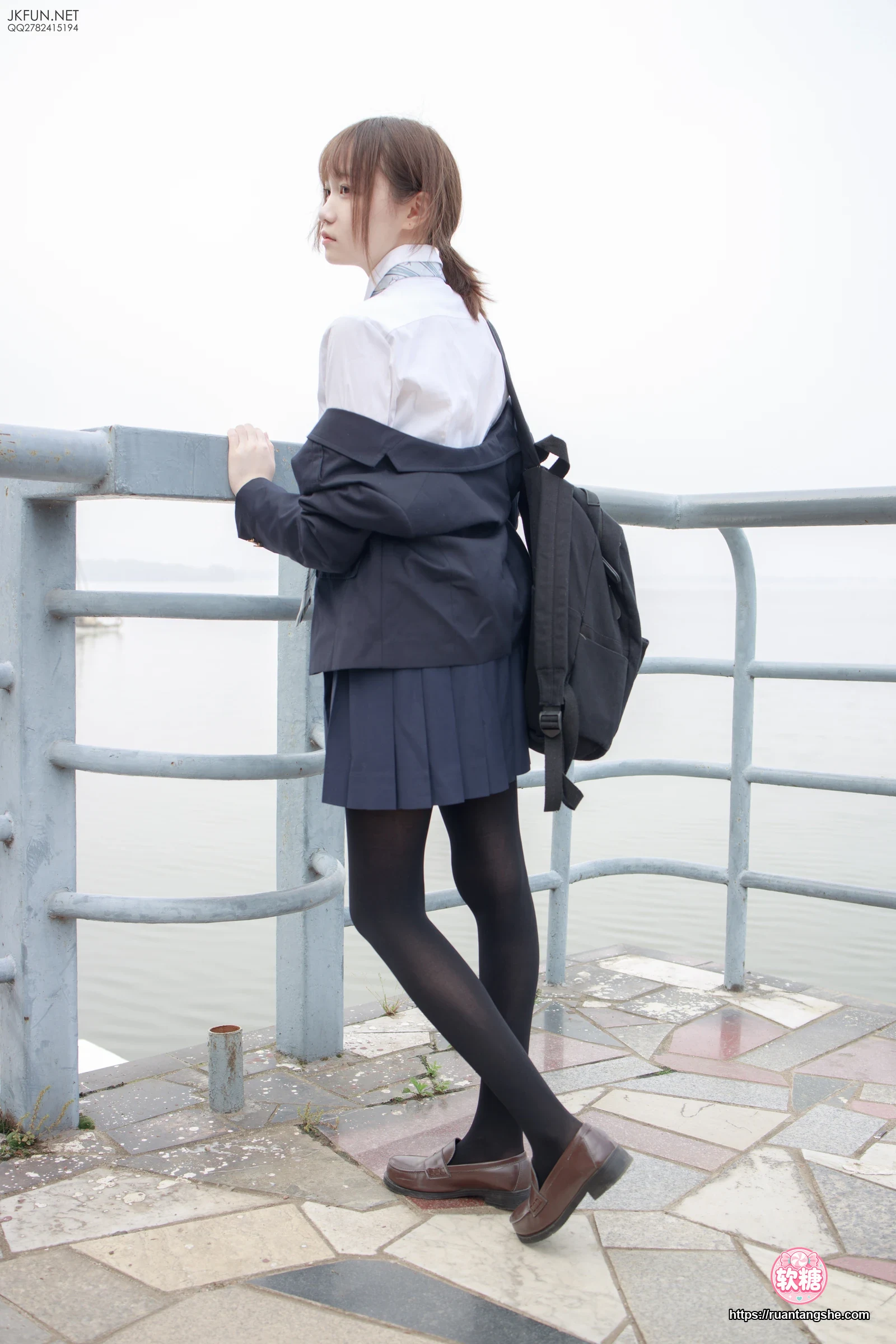 森萝财团 JKFUN-006 80D黑丝 户外水边 Aika