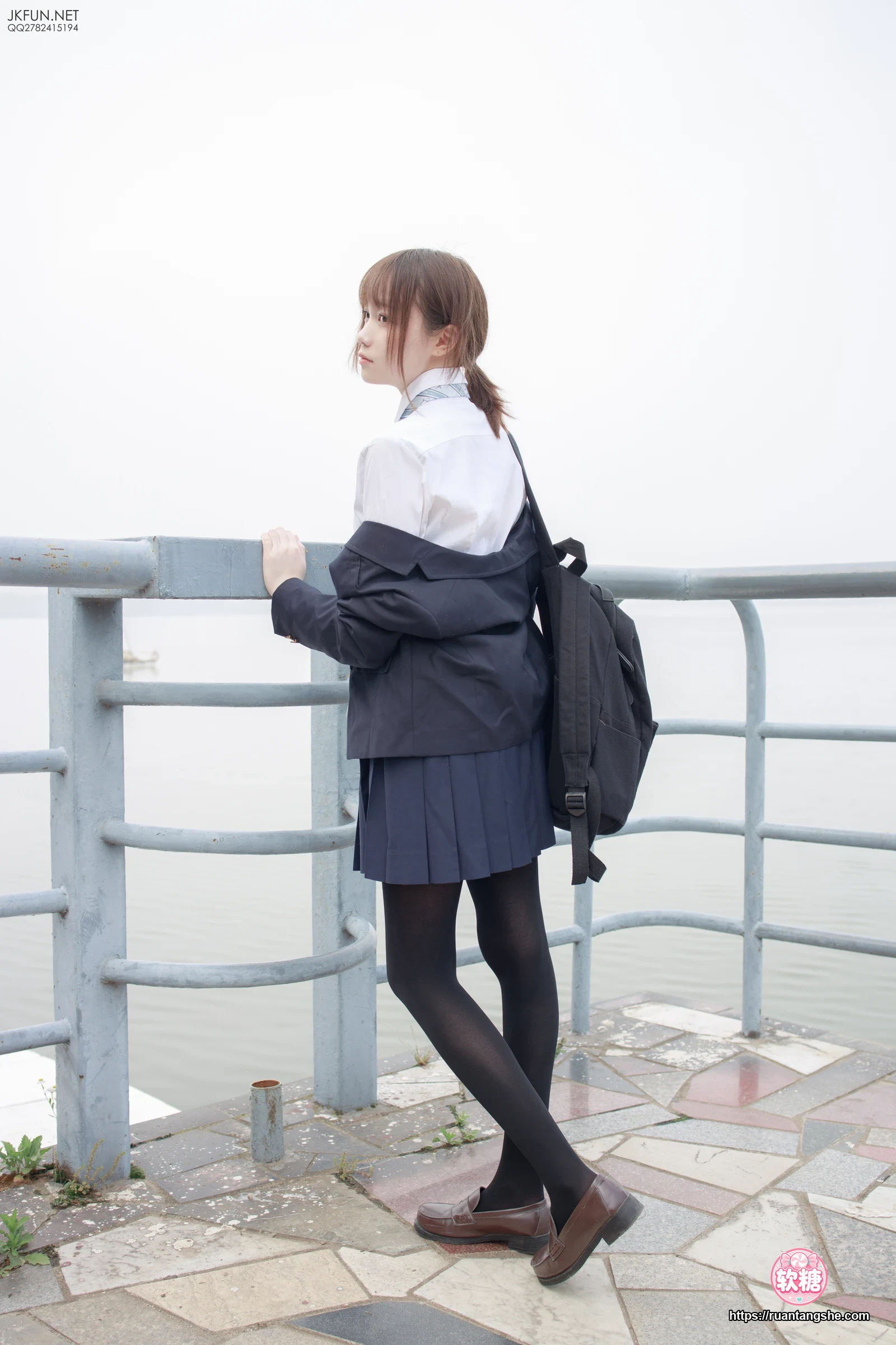 森萝财团 JKFUN-006 80D黑丝 户外水边 Aika