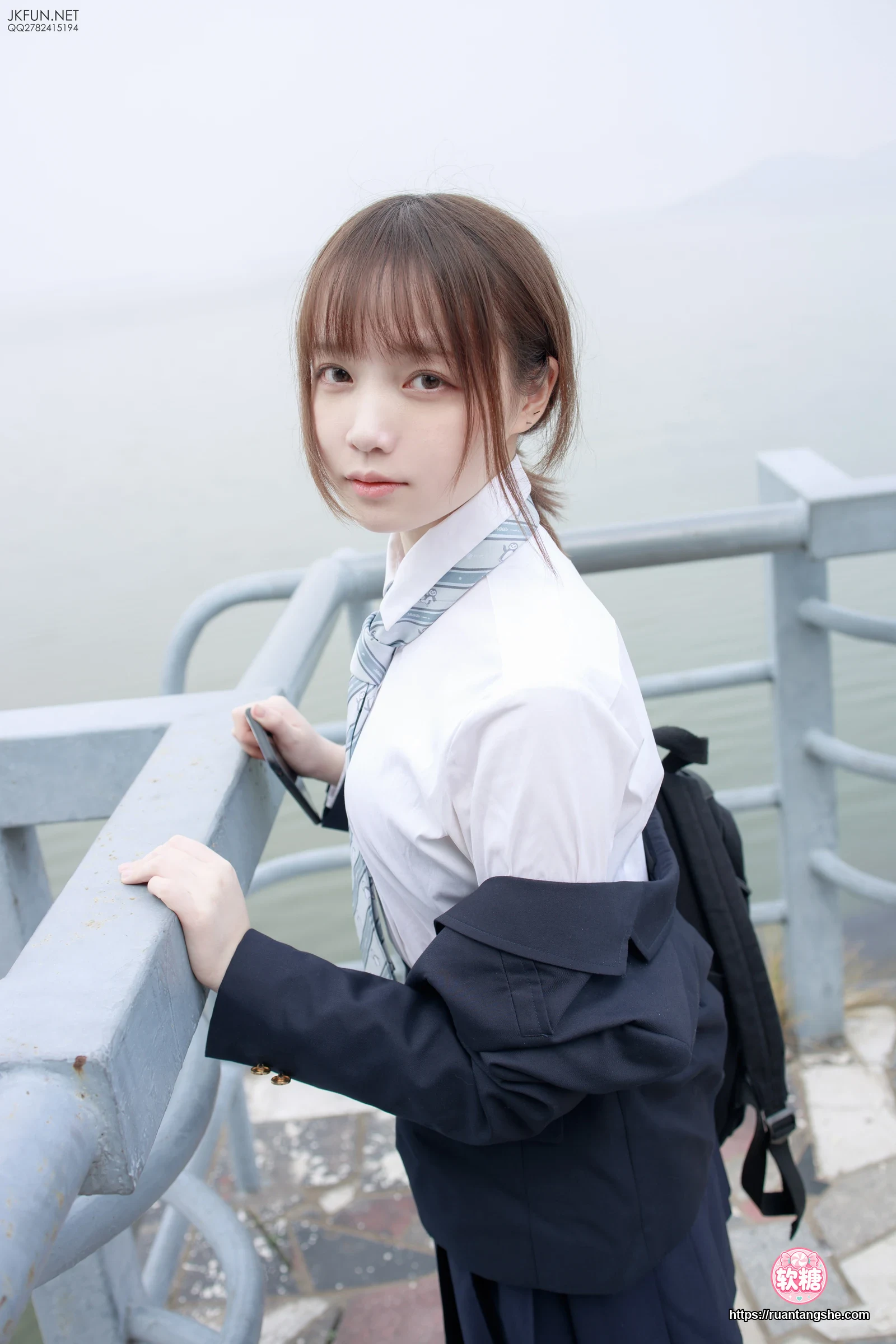 森萝财团 JKFUN-006 80D黑丝 户外水边 Aika