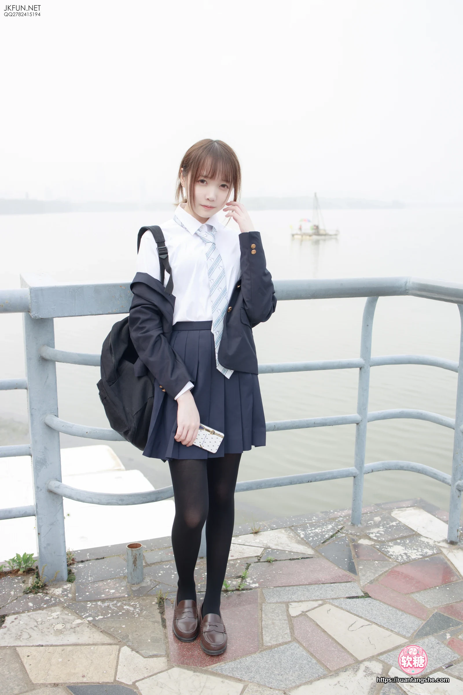 森萝财团 JKFUN-006 80D黑丝 户外水边 Aika