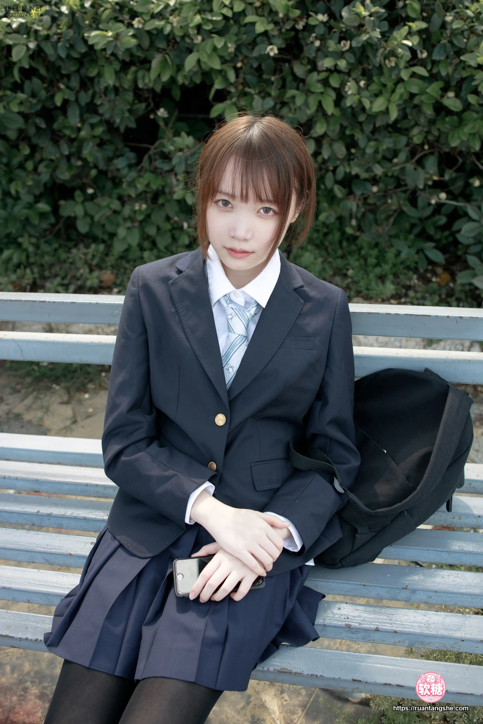 森萝财团 JKFUN-006 80D黑丝 户外水边 Aika