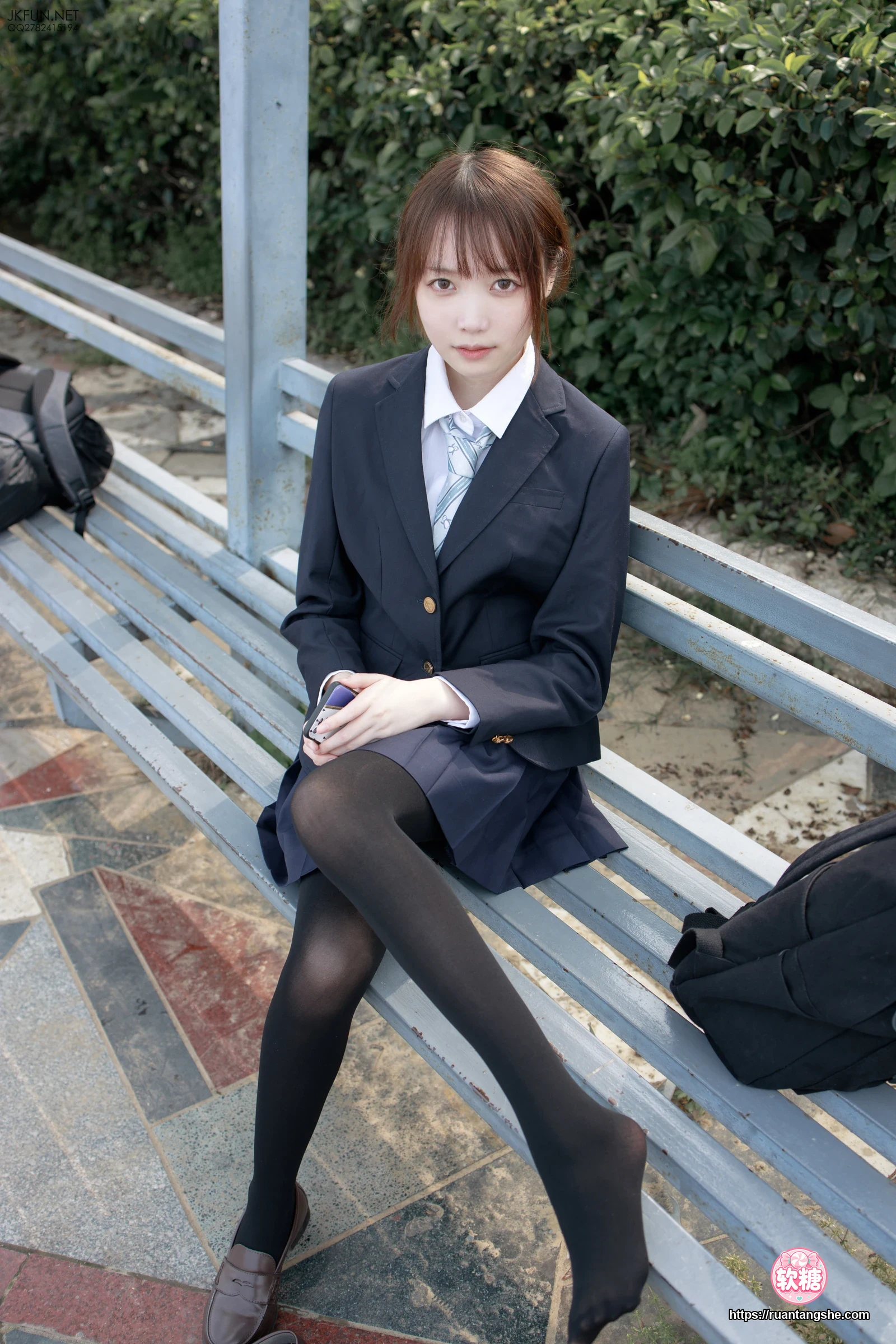森萝财团 JKFUN-006 80D黑丝 户外水边 Aika