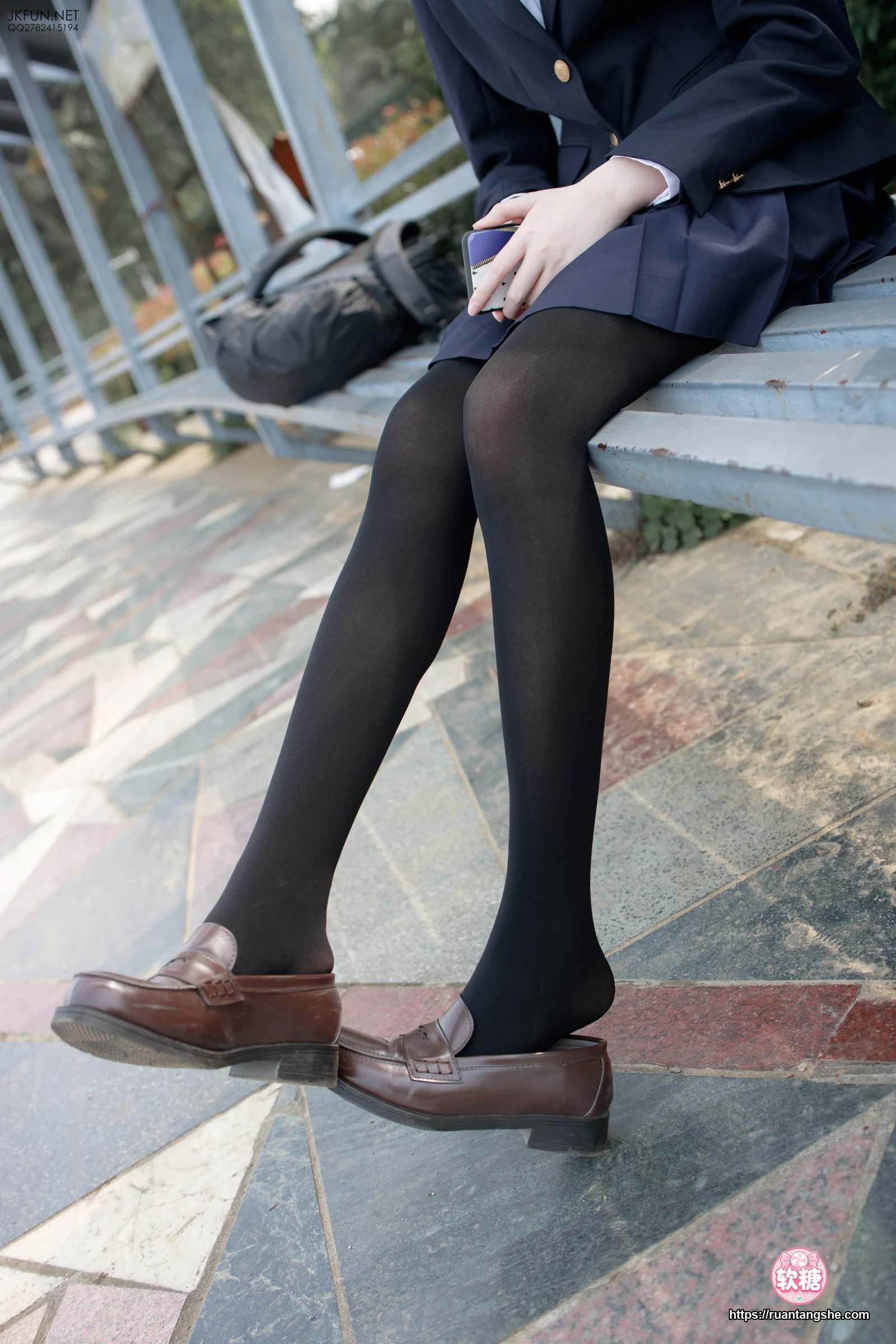森萝财团 JKFUN-006 80D黑丝 户外水边 Aika