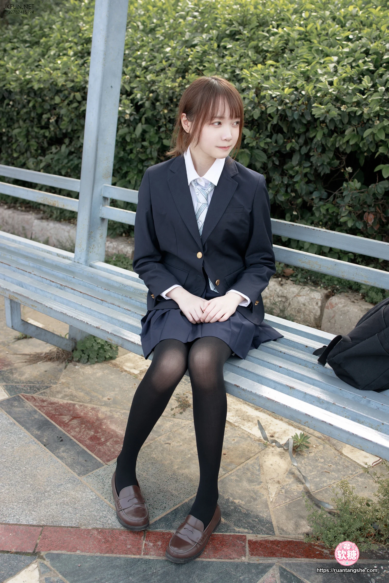 森萝财团 JKFUN-006 80D黑丝 户外水边 Aika