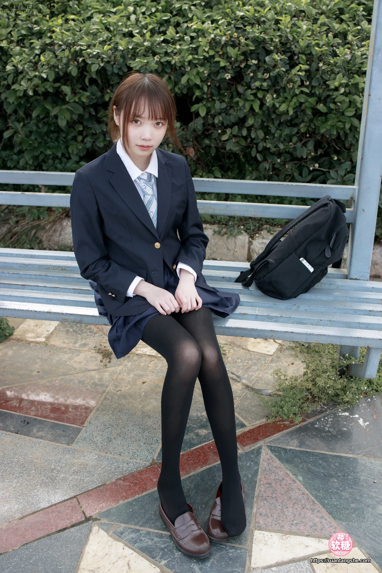森萝财团 JKFUN-006 80D黑丝 户外水边 Aika