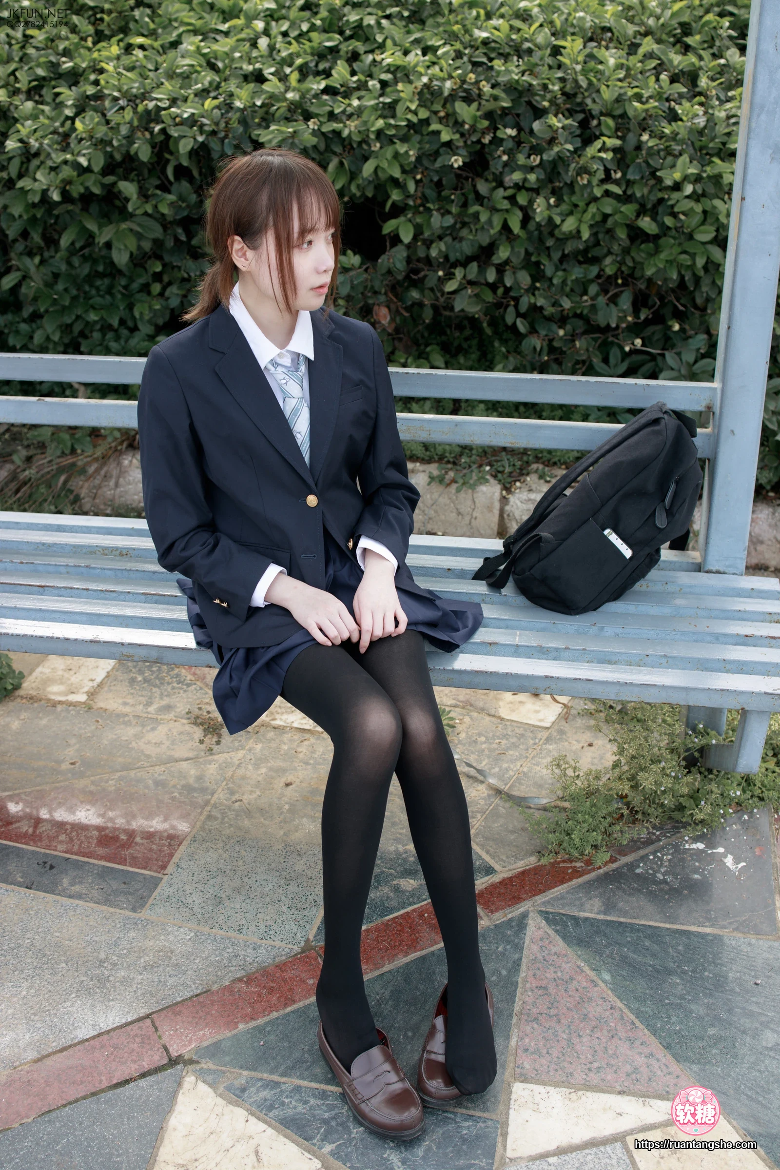 森萝财团 JKFUN-006 80D黑丝 户外水边 Aika