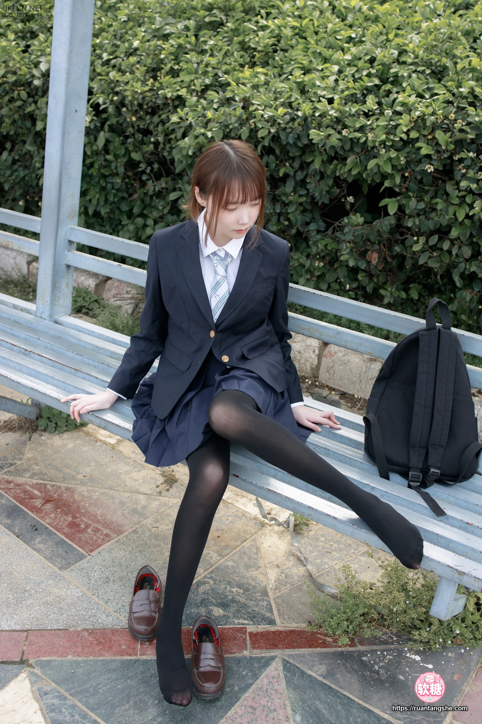 森萝财团 JKFUN-006 80D黑丝 户外水边 Aika
