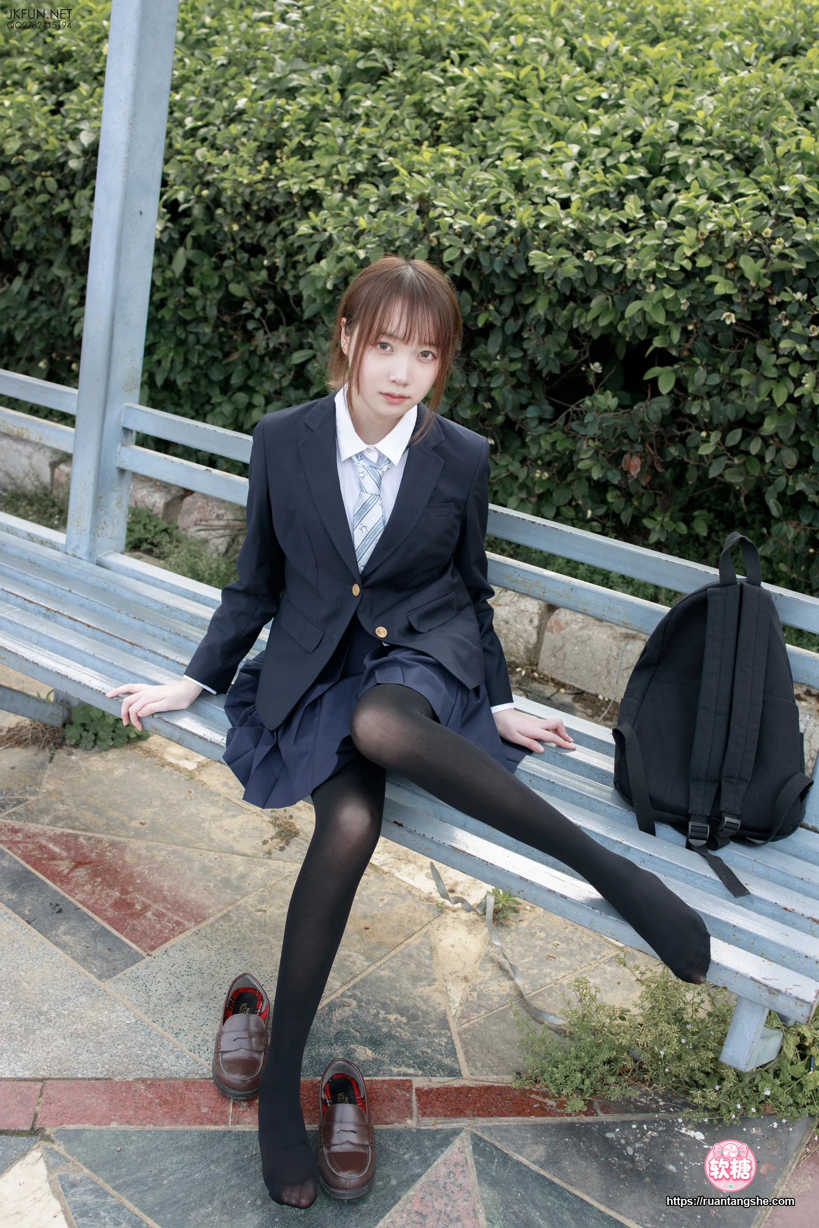 森萝财团 JKFUN-006 80D黑丝 户外水边 Aika