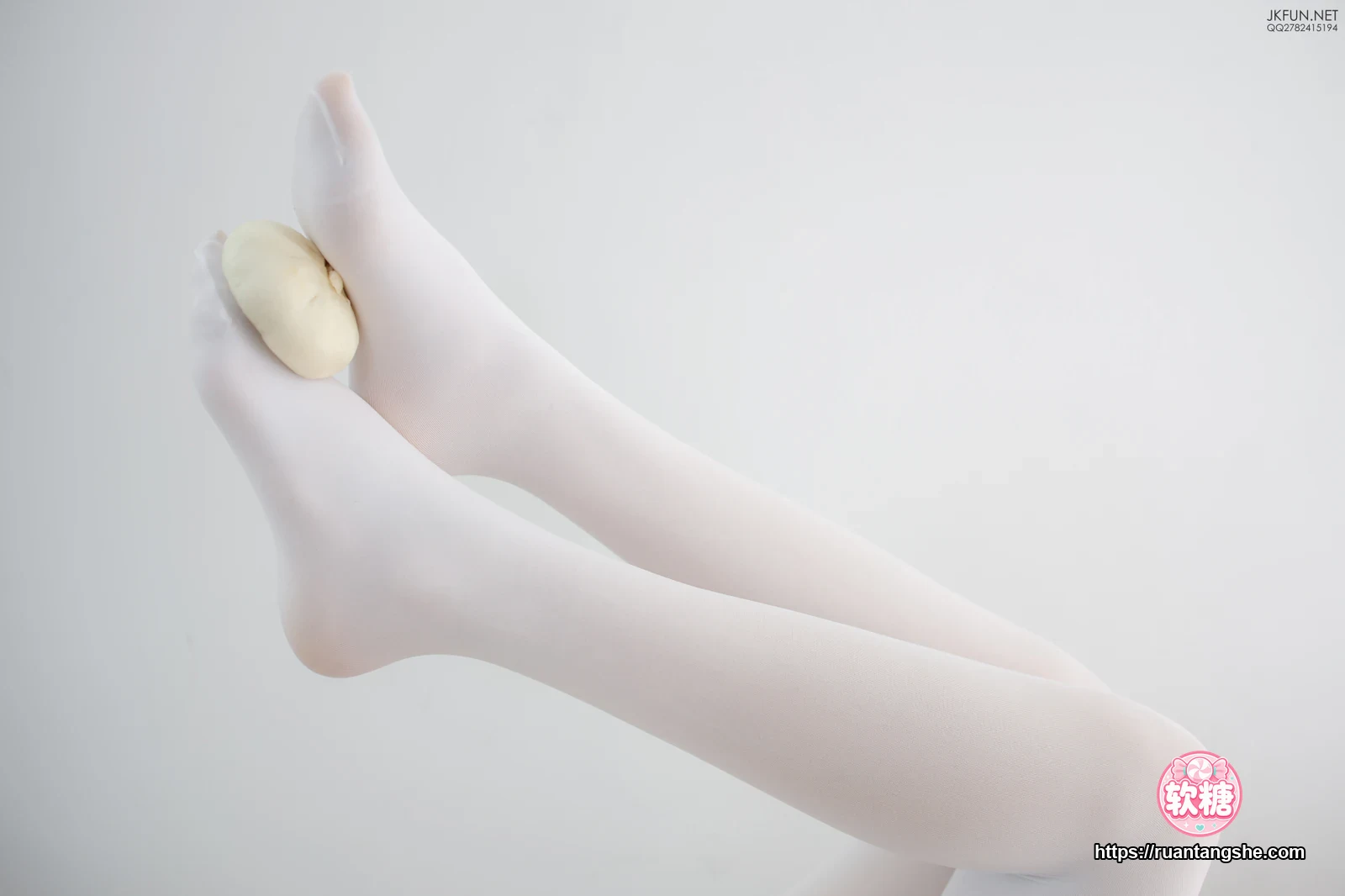 森萝财团 JKFUN-008 50D白丝 踩酱肉包 Aika
