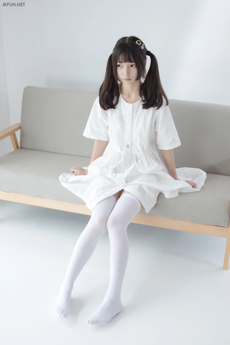 森萝财团《JKFUN-014 80D过膝袜 默陌》写真图集 91P+1V｜在线预览与图包下载