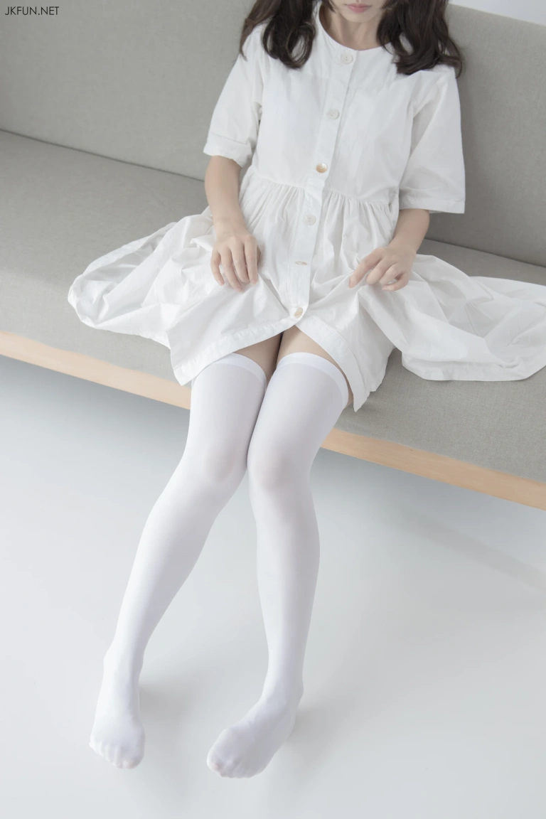 森萝财团《JKFUN-014 80D过膝袜 默陌》写真图集 91P+1V｜在线预览与图包下载