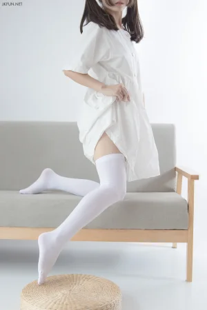 森萝财团《JKFUN-014 80D过膝袜 默陌》写真图集 91P+1V｜在线预览与图包下载