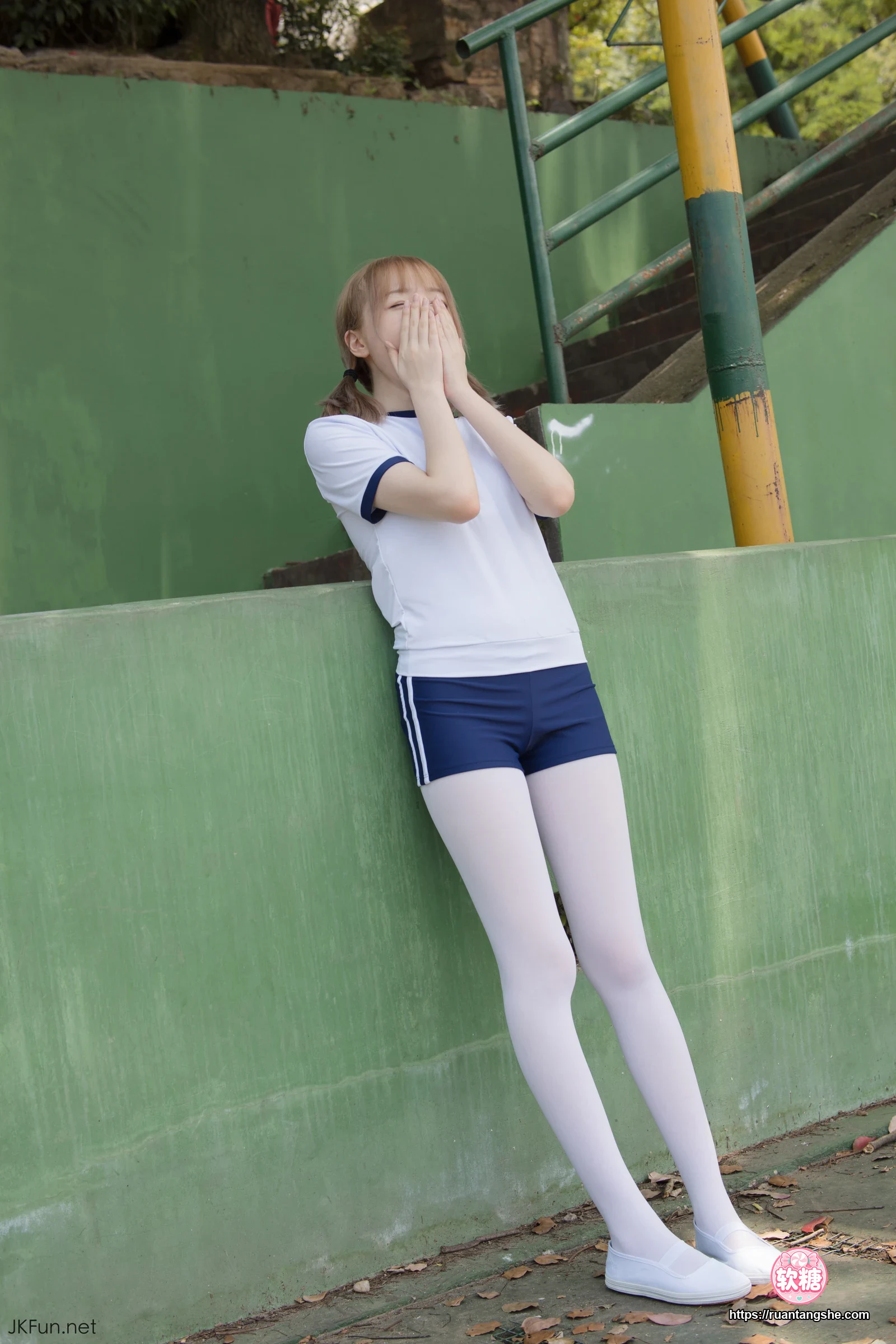 森萝财团 JKFUN-019 《外景体操服》 80D白丝 Aika