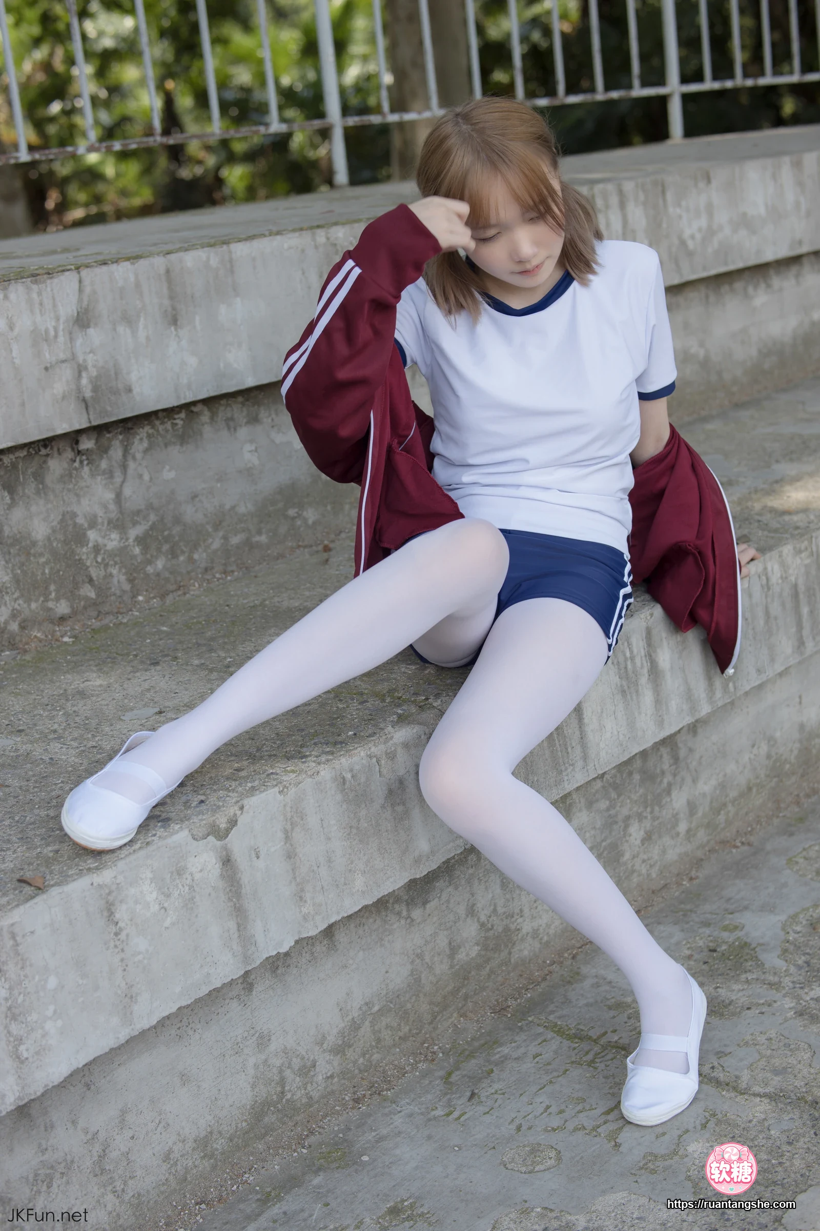 森萝财团 JKFUN-019 《外景体操服》 80D白丝 Aika